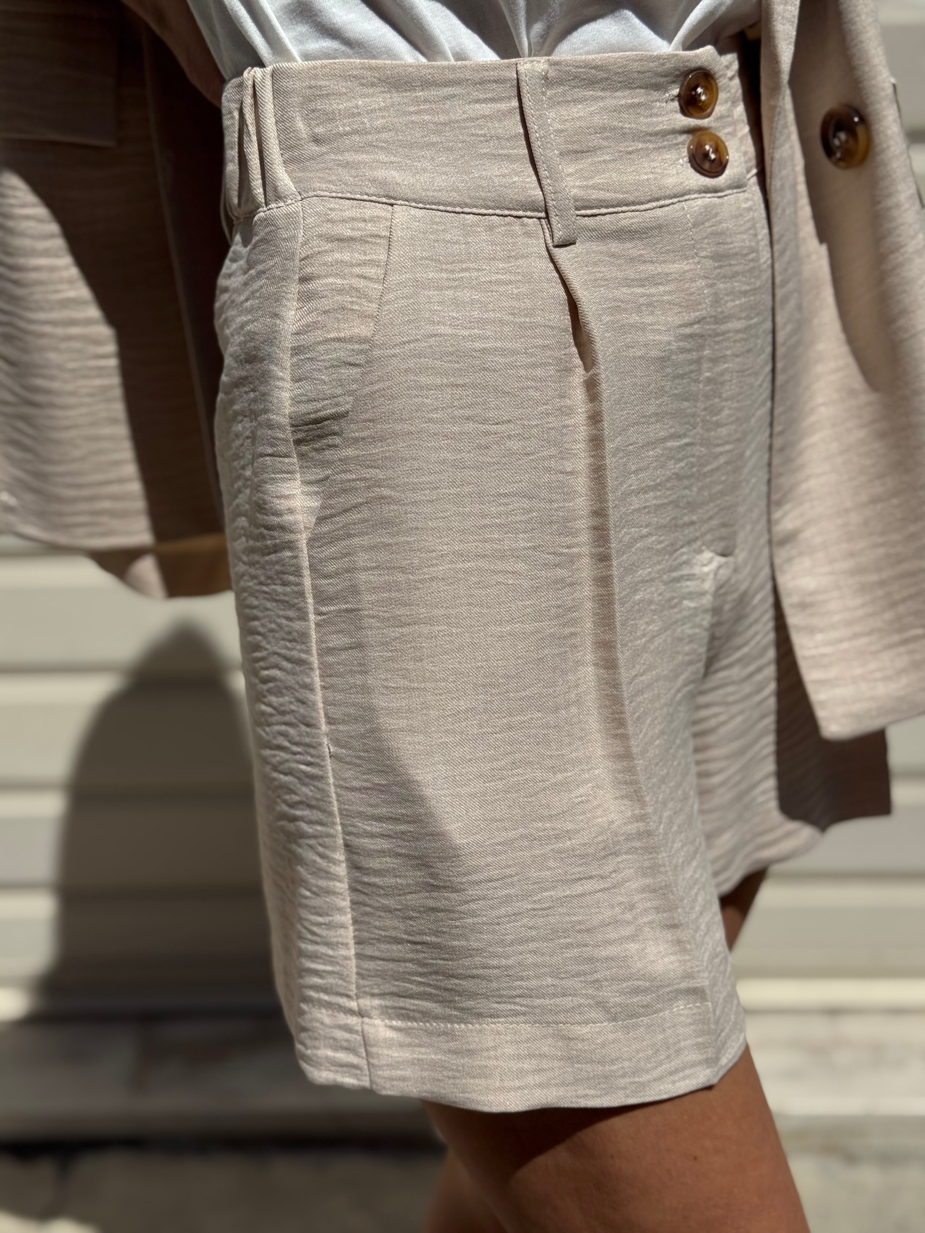 Shorts due bottoni artigli
