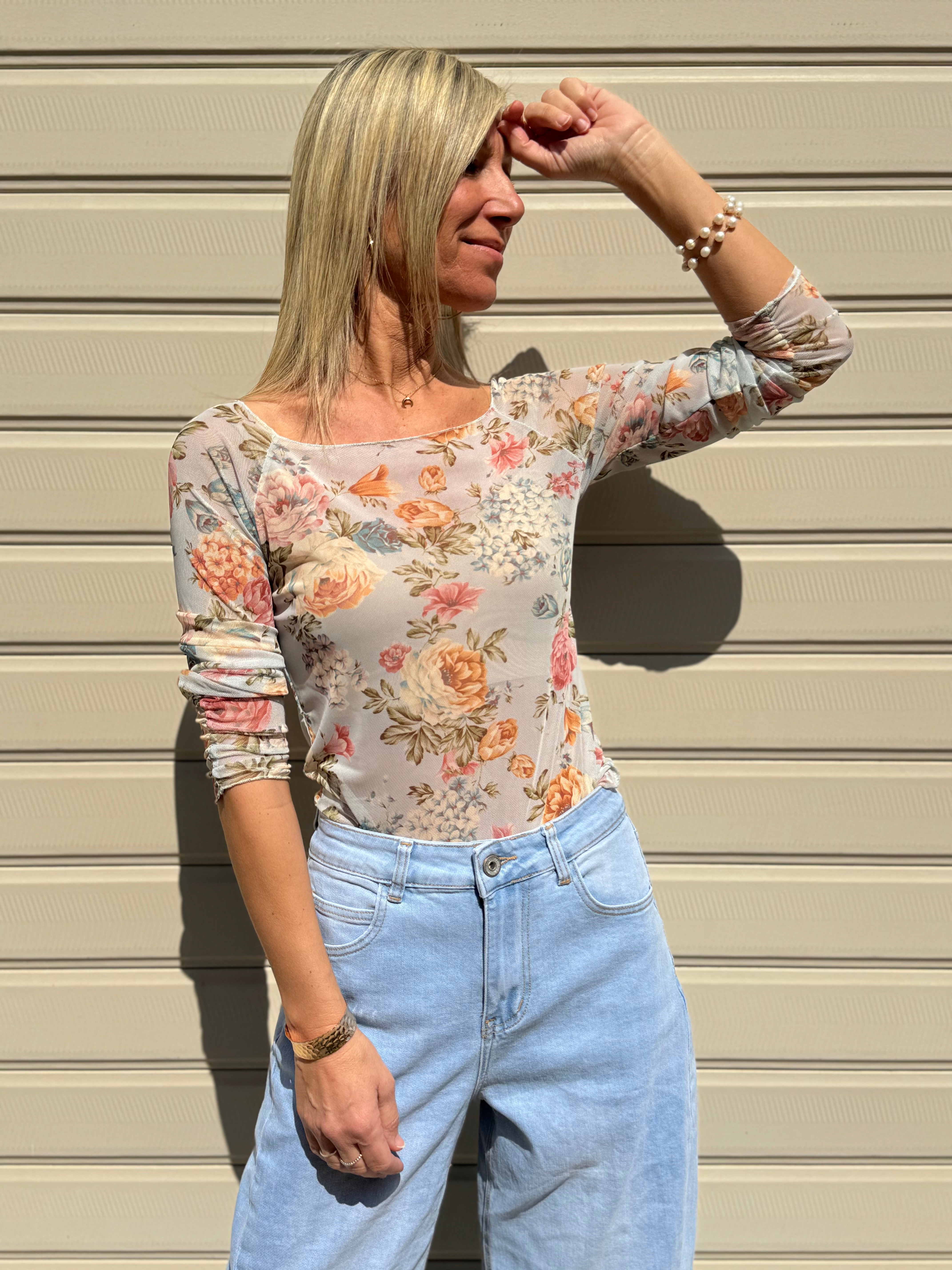 Maglia floreale kontatto