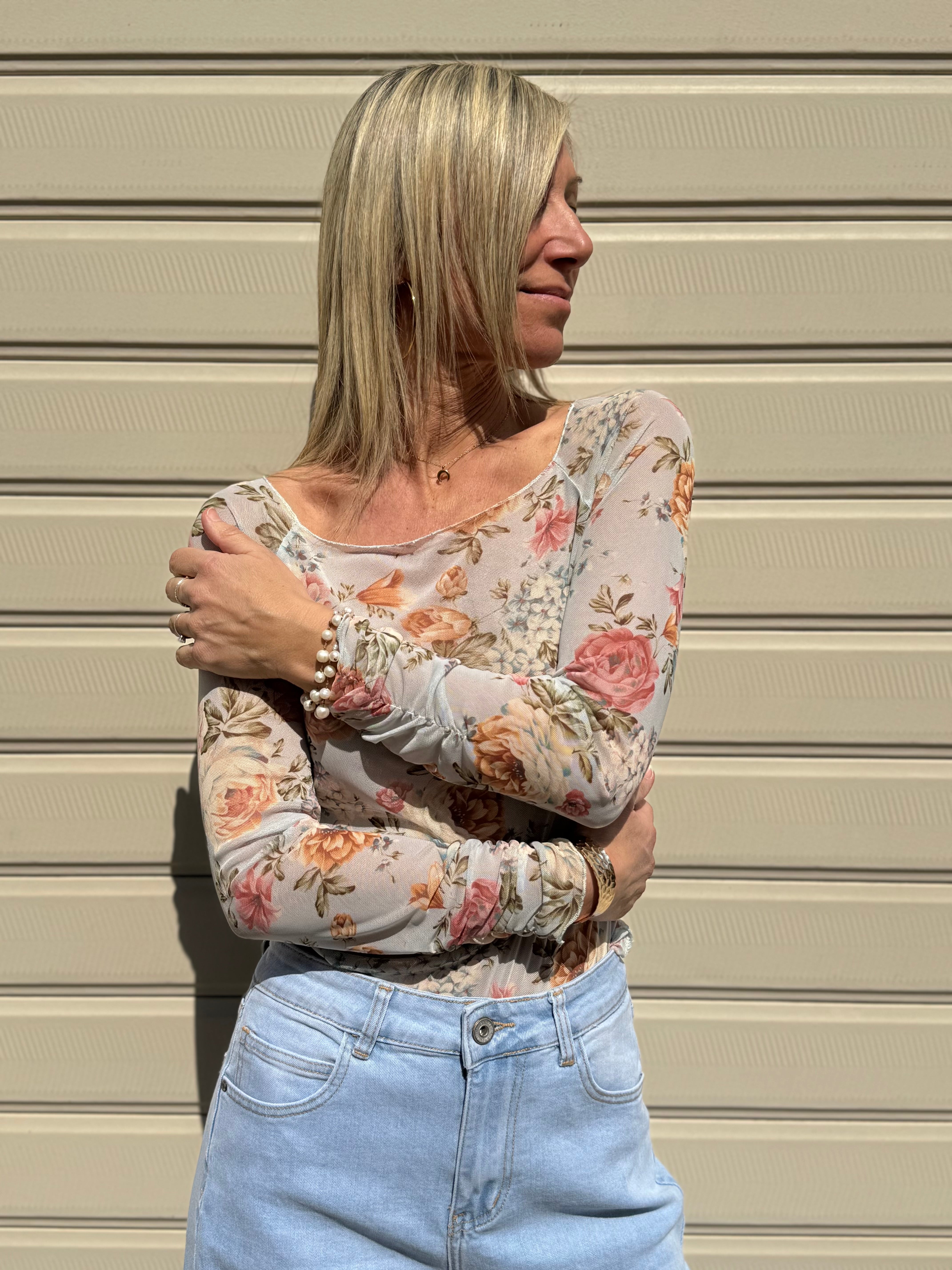 Maglia floreale kontatto