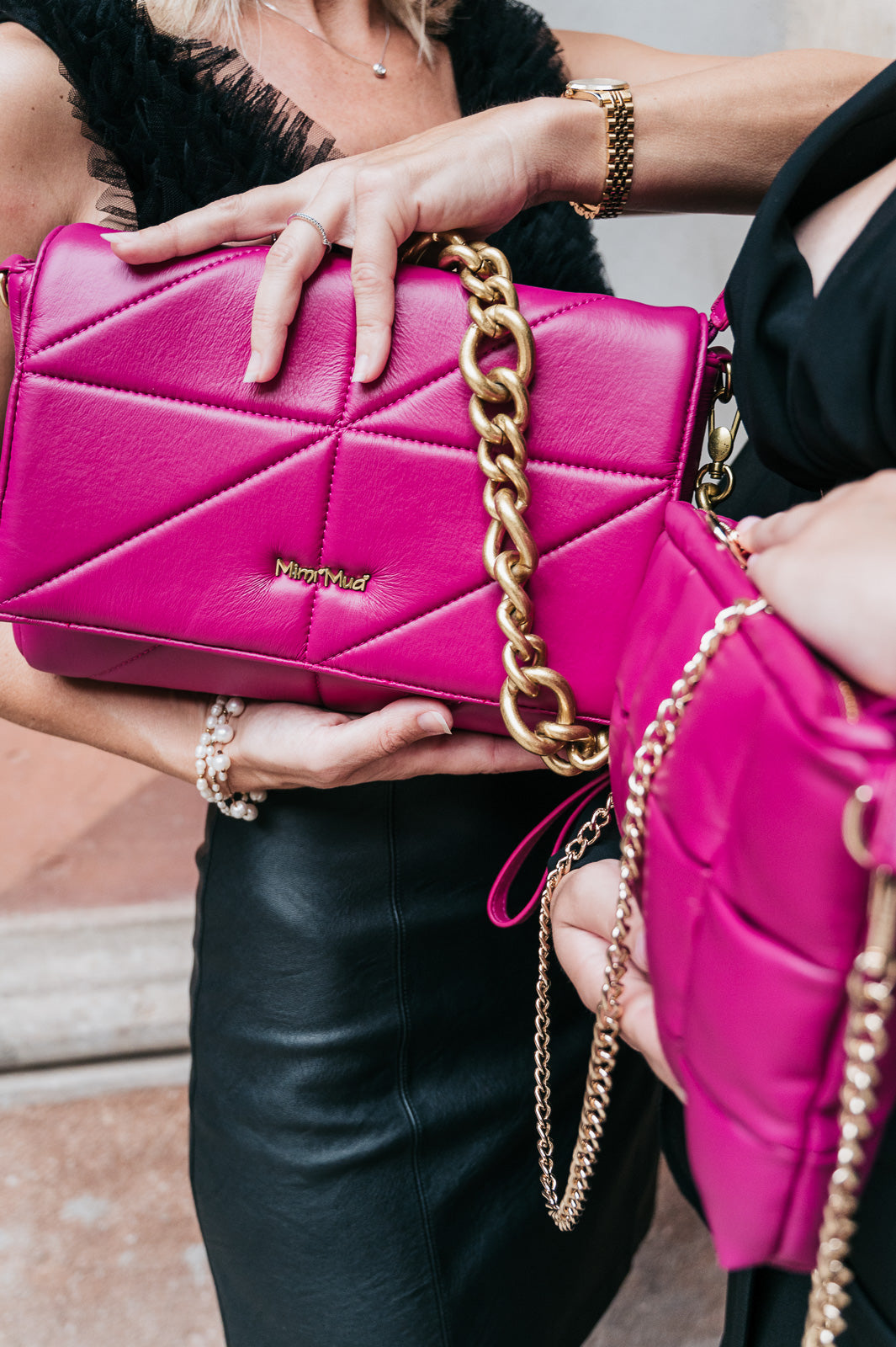 Borsa fucsia tracolla elegante. Extrò Guastalla Reggio Emilia. Anita Noale. Miglior negozio abbigliamento