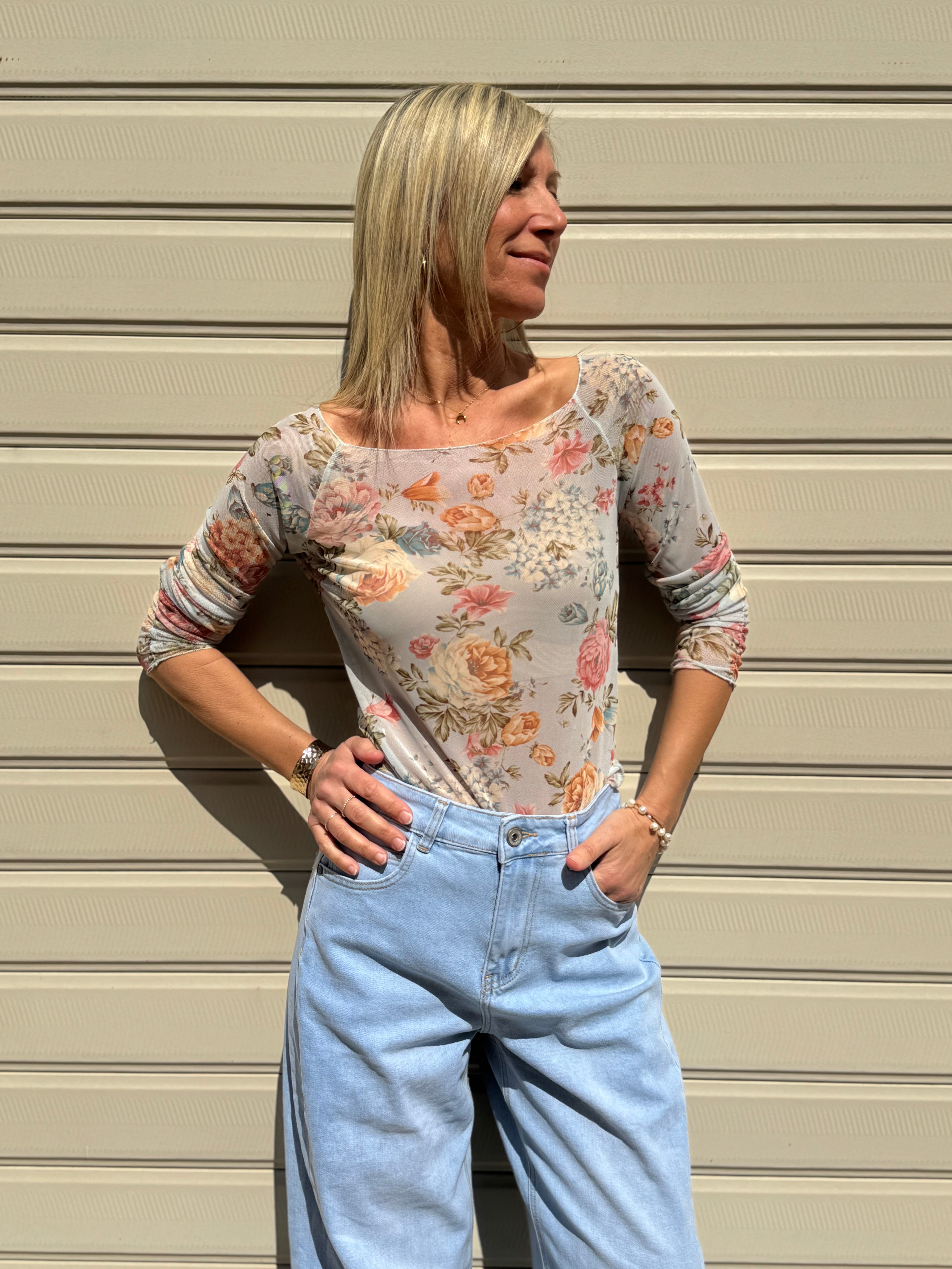 Maglia floreale kontatto