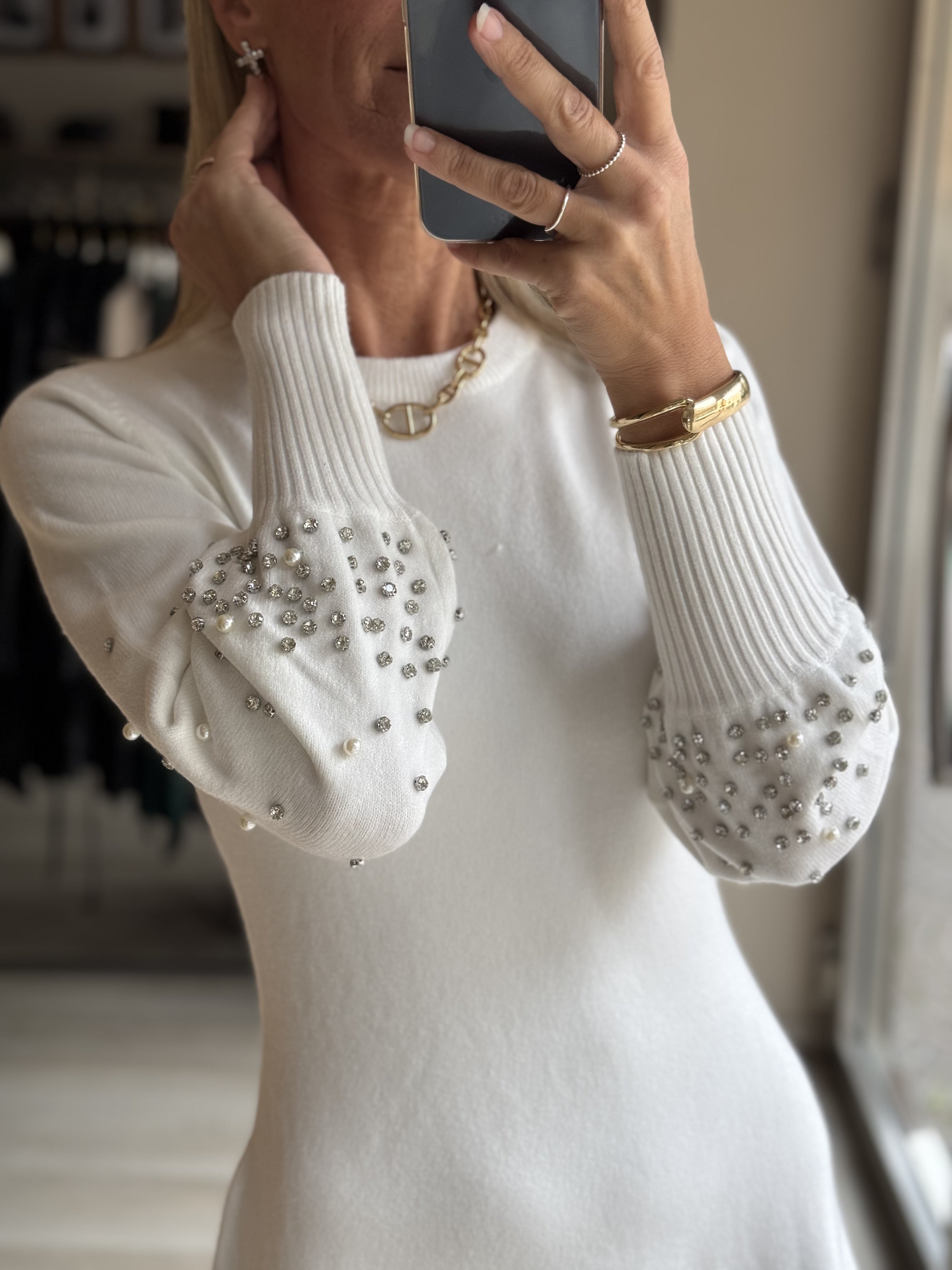 Abito in maglia con perle e strass