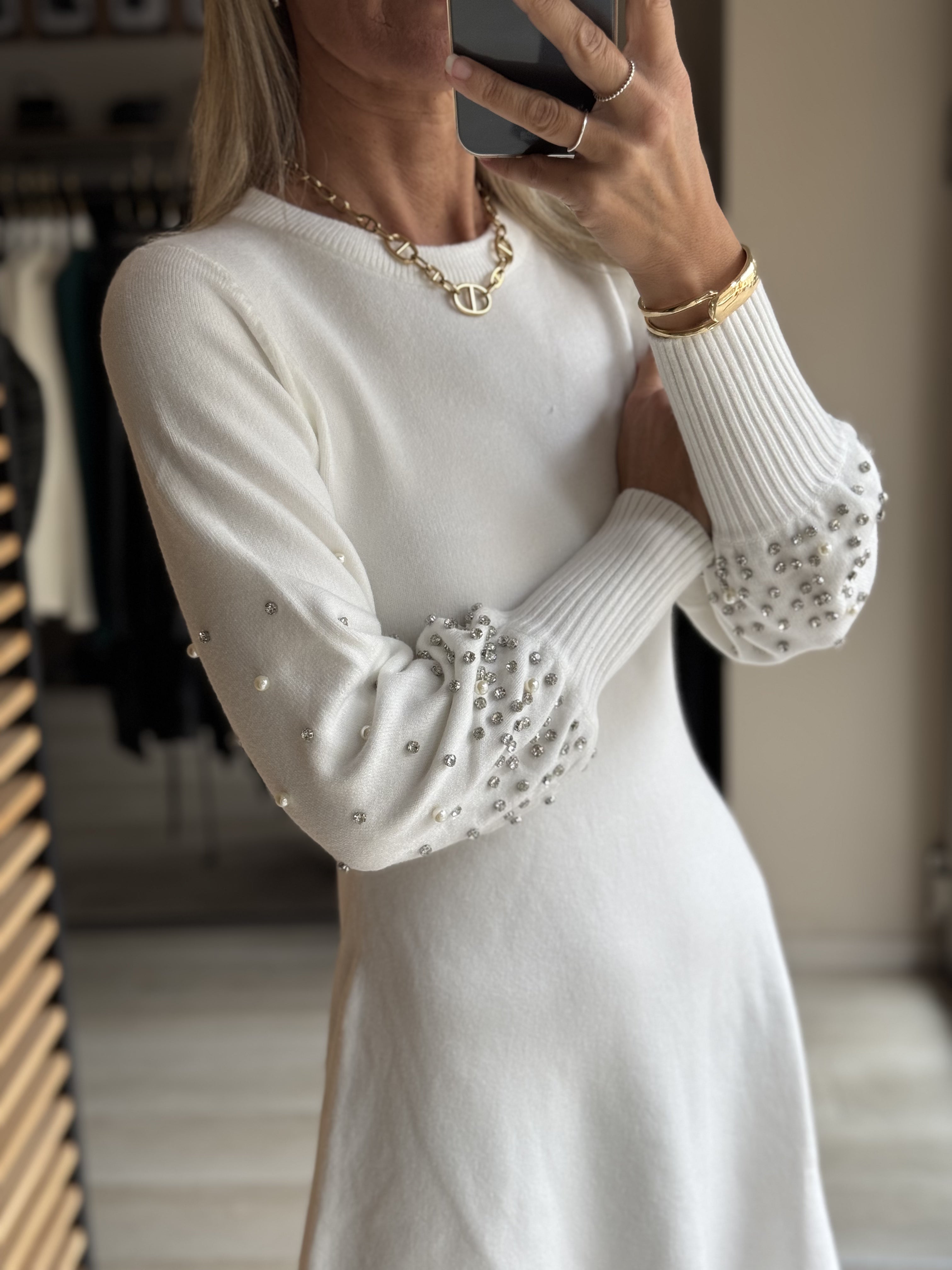 Abito in maglia con perle e strass