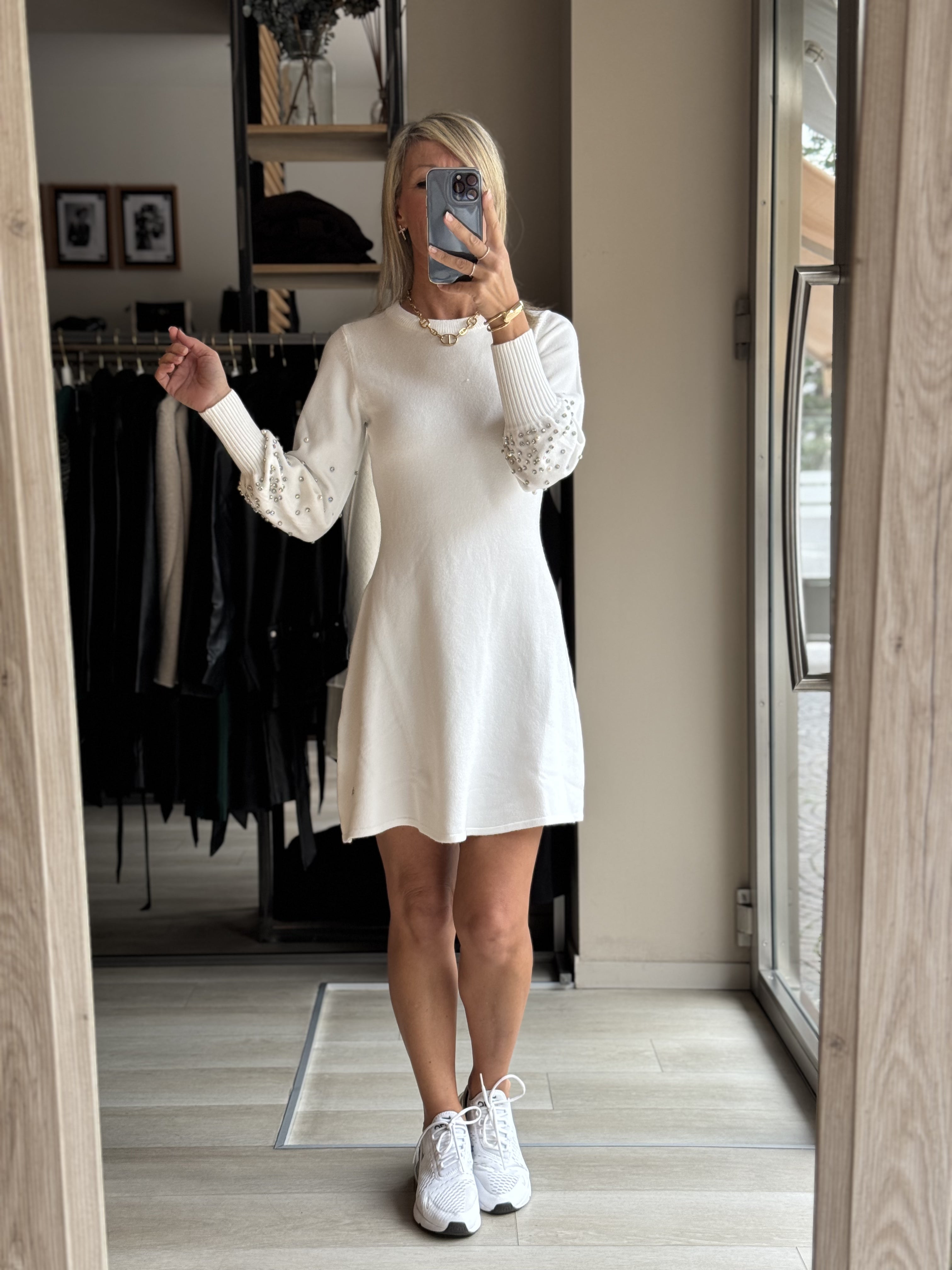 Abito in maglia con perle e strass