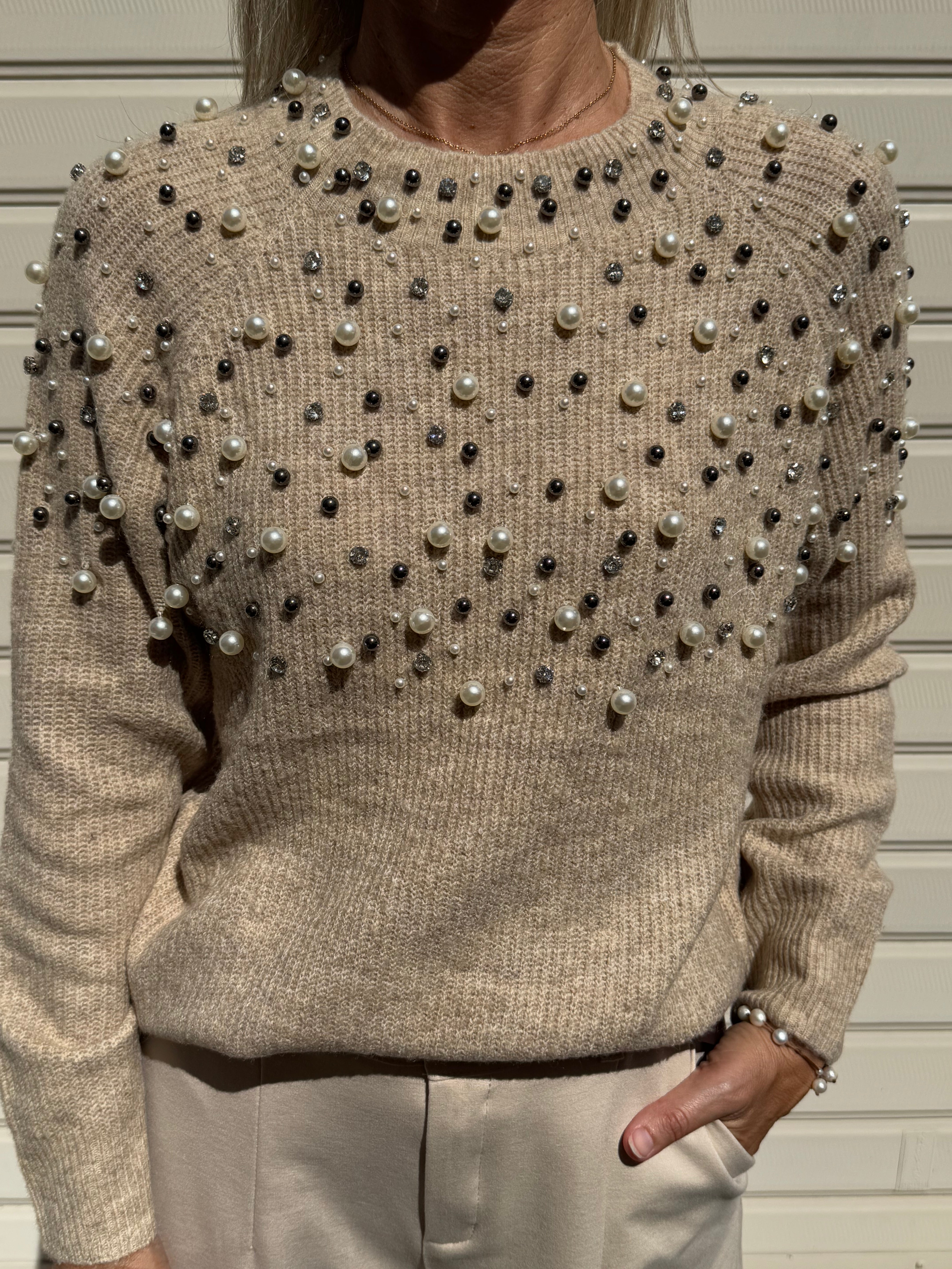 Maglia con perle artigli