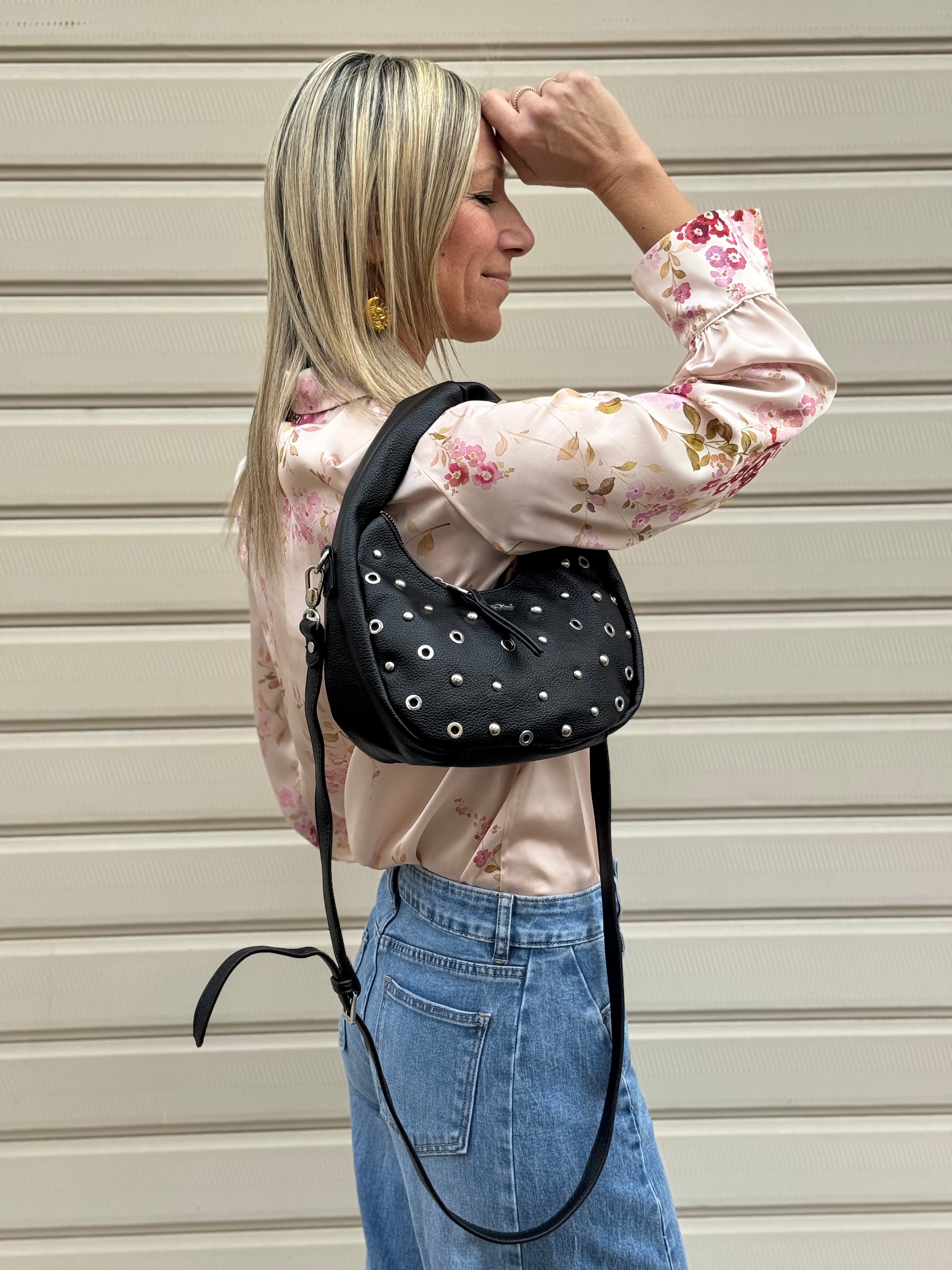 Borsa mezzaluna borchie Mimì