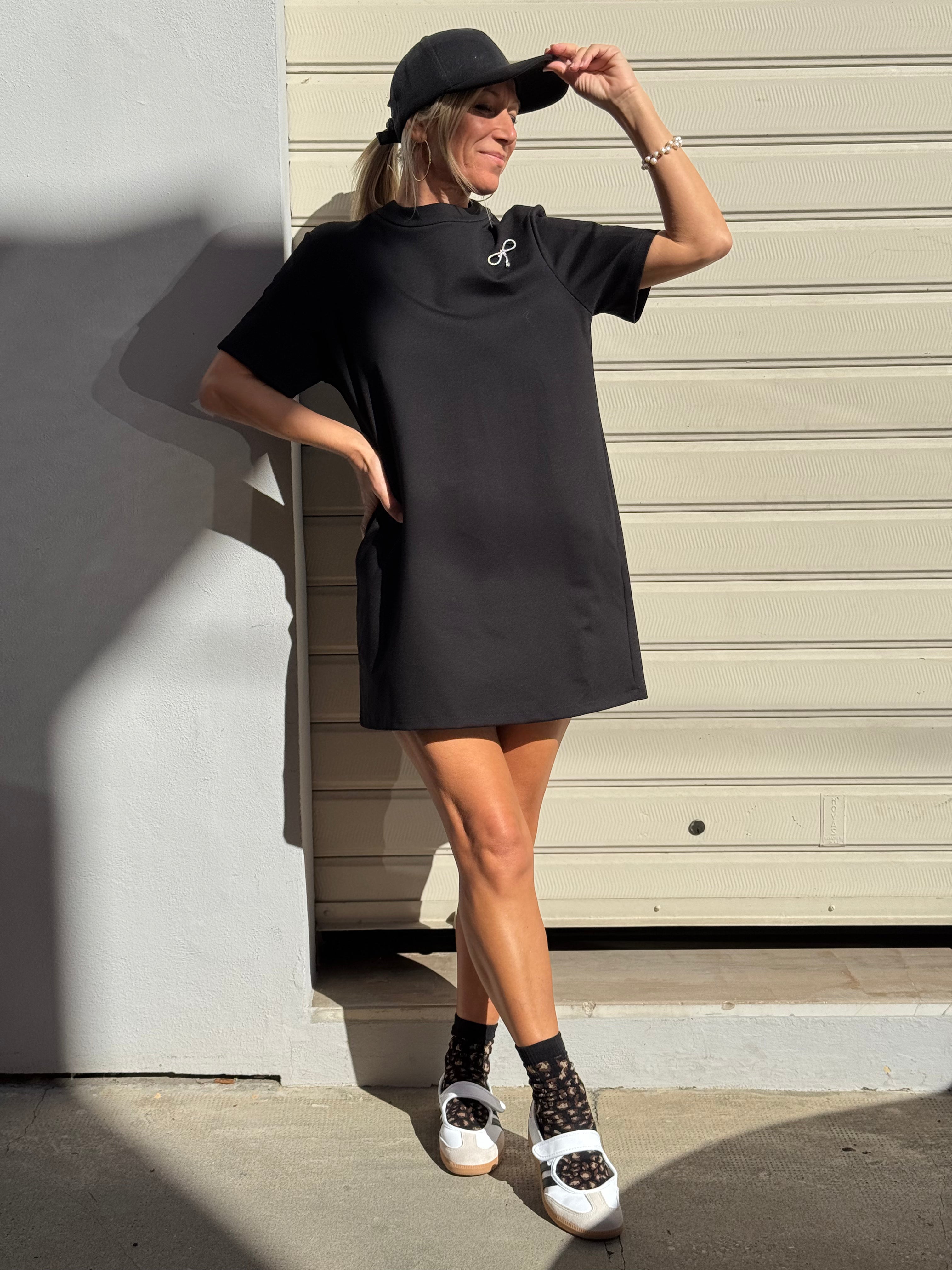 Abito spilla fiocco adora