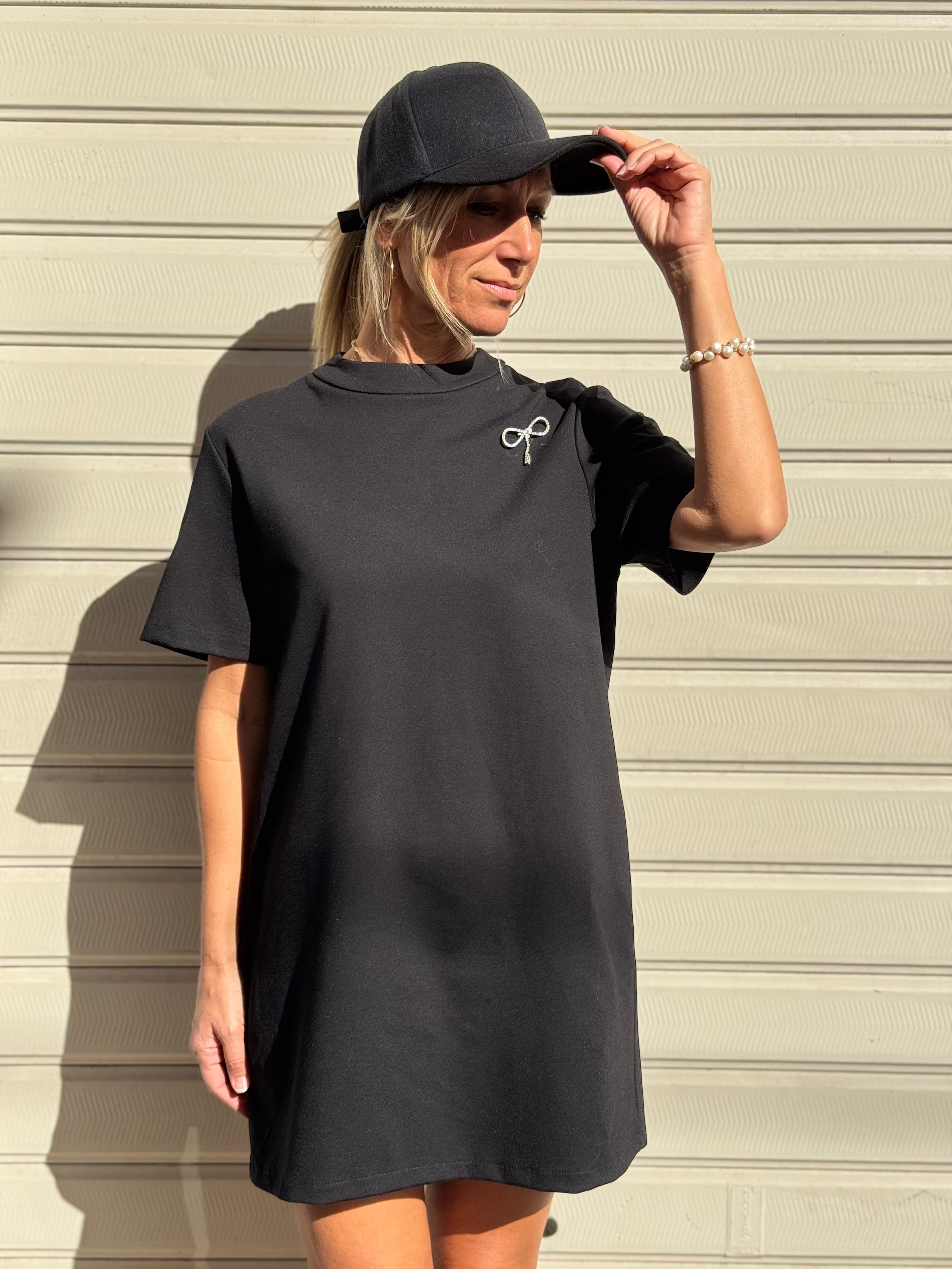 Abito spilla fiocco adora