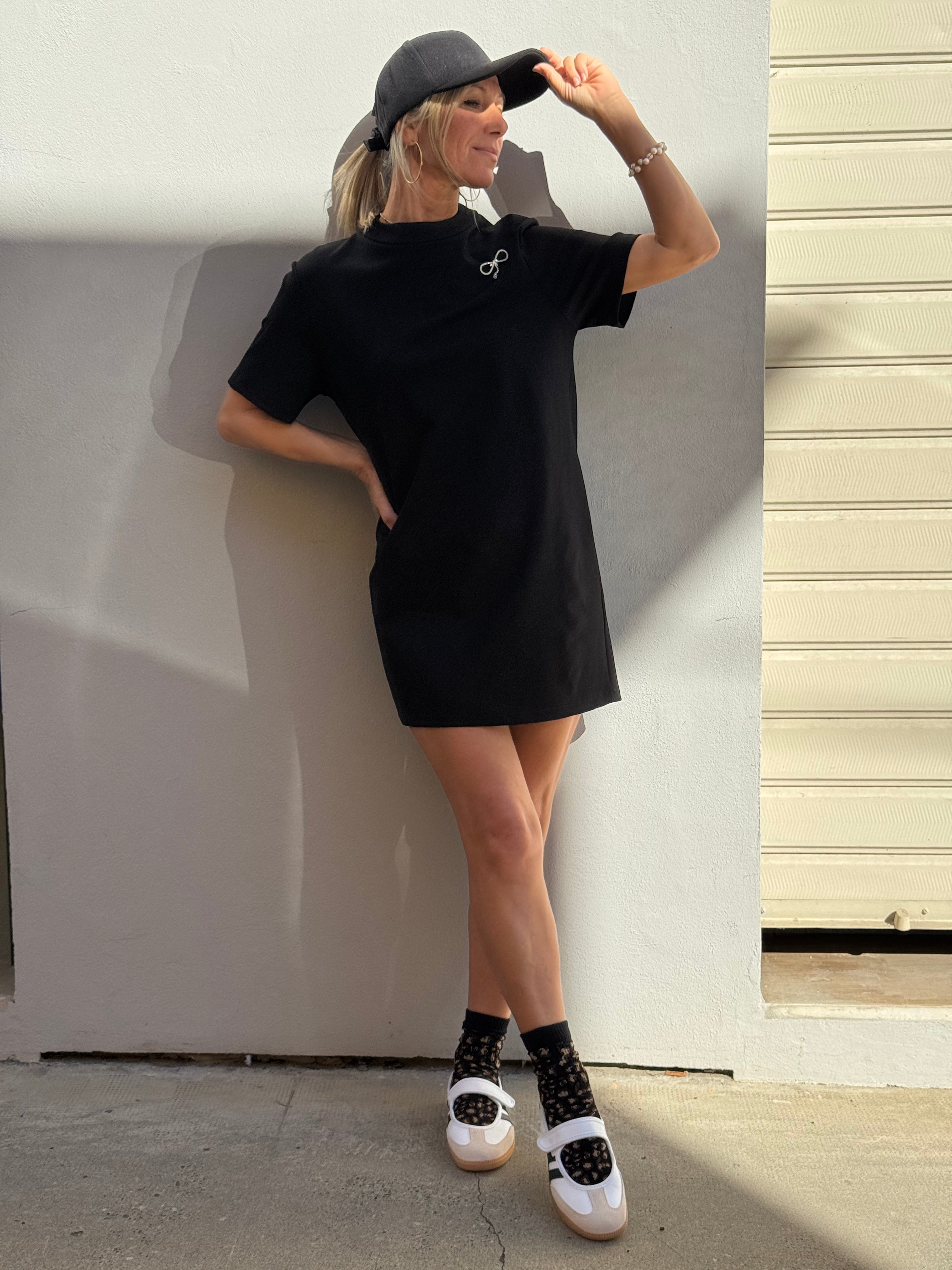 Abito spilla fiocco adora