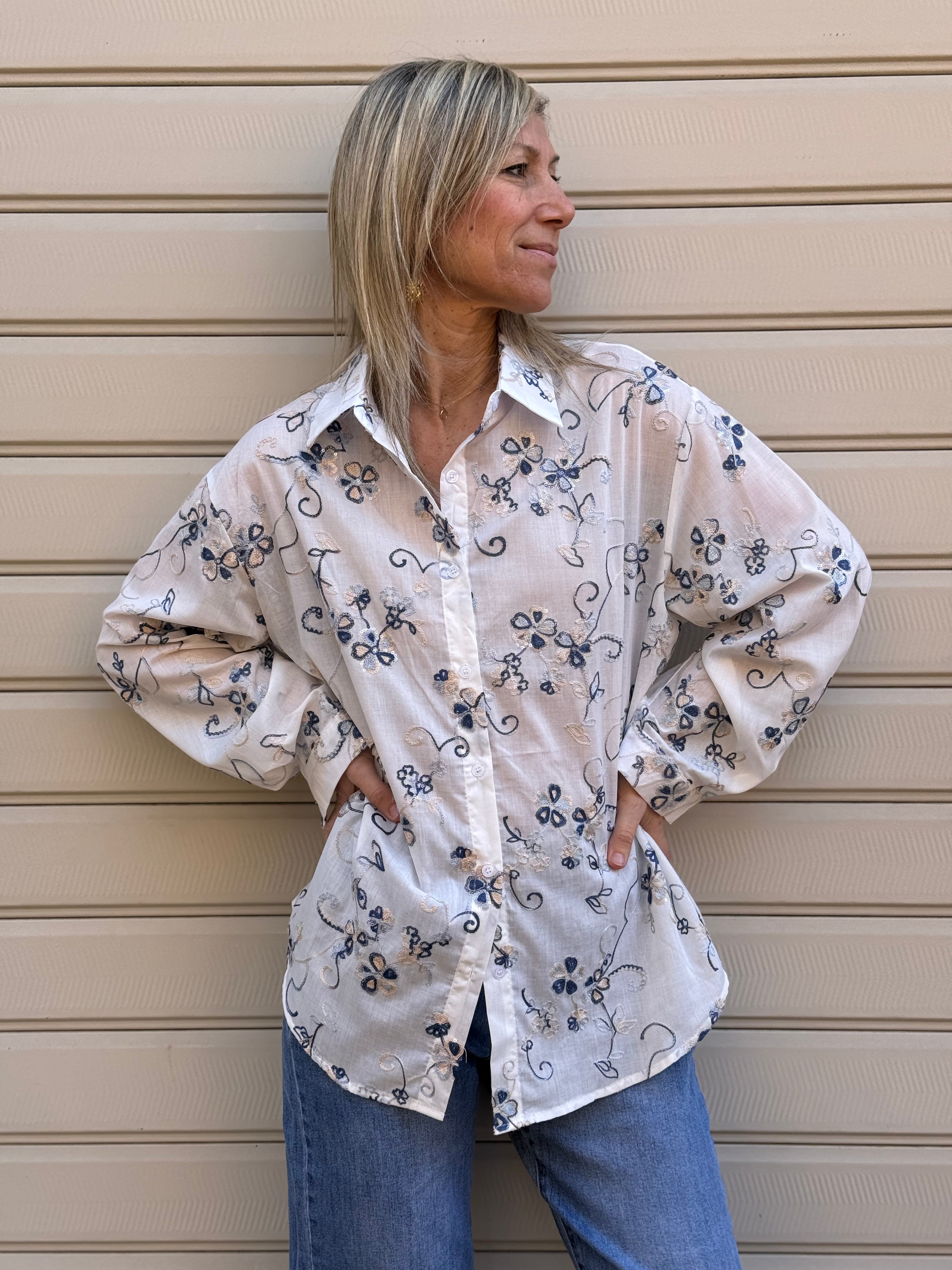 Camicia ricami e paillettes adora