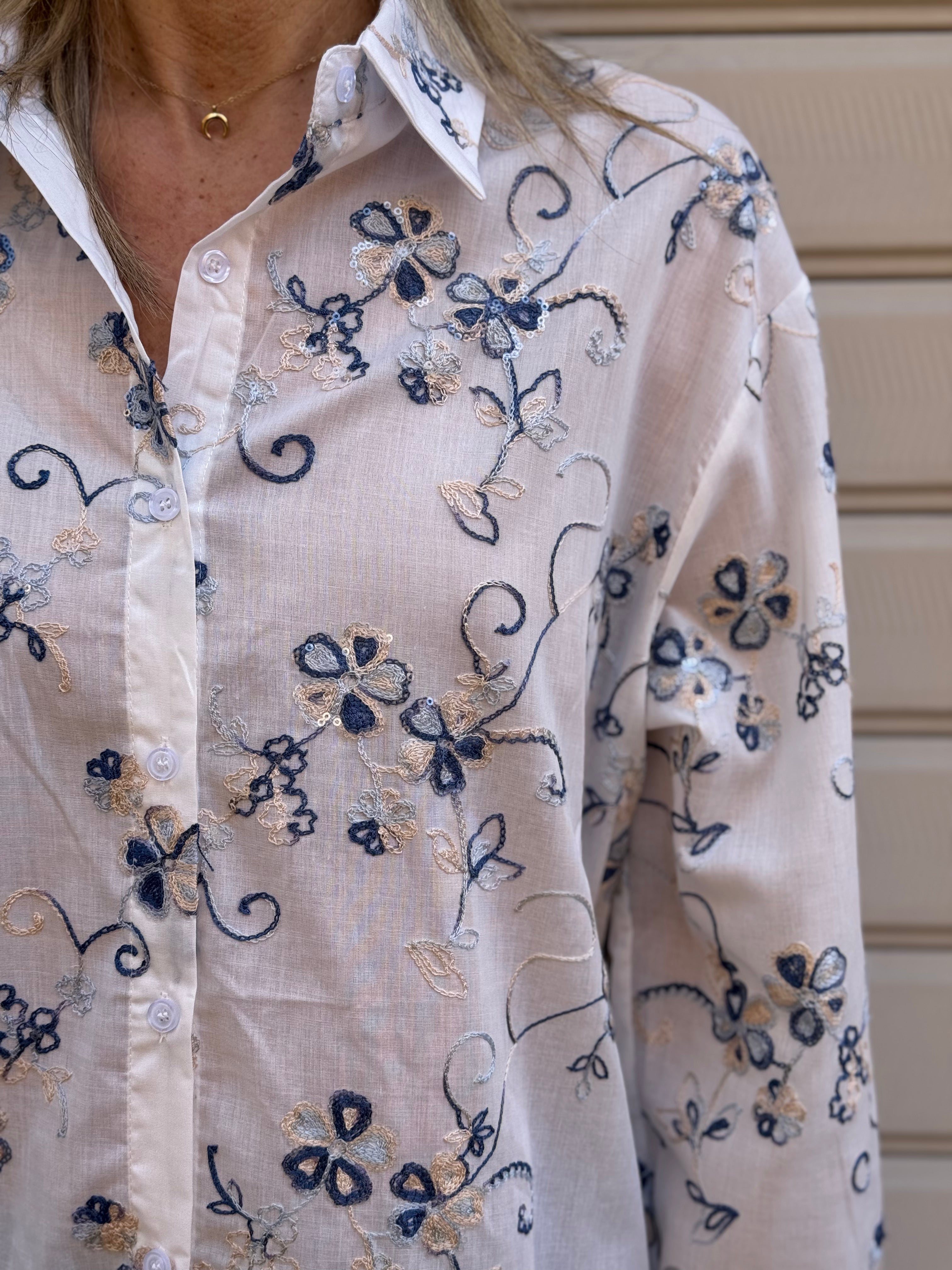 Camicia ricami e paillettes adora