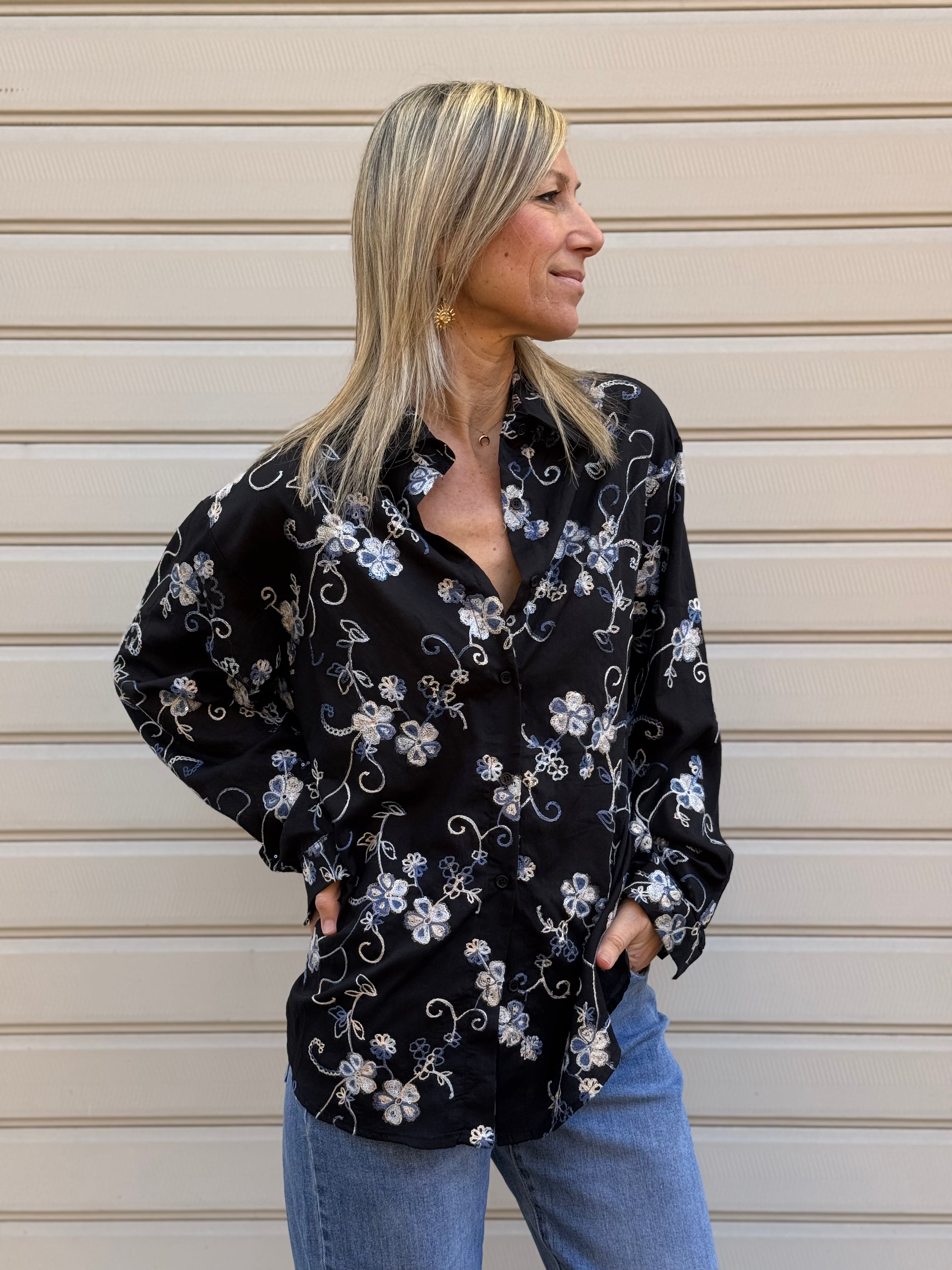 Camicia ricami e paillettes adora