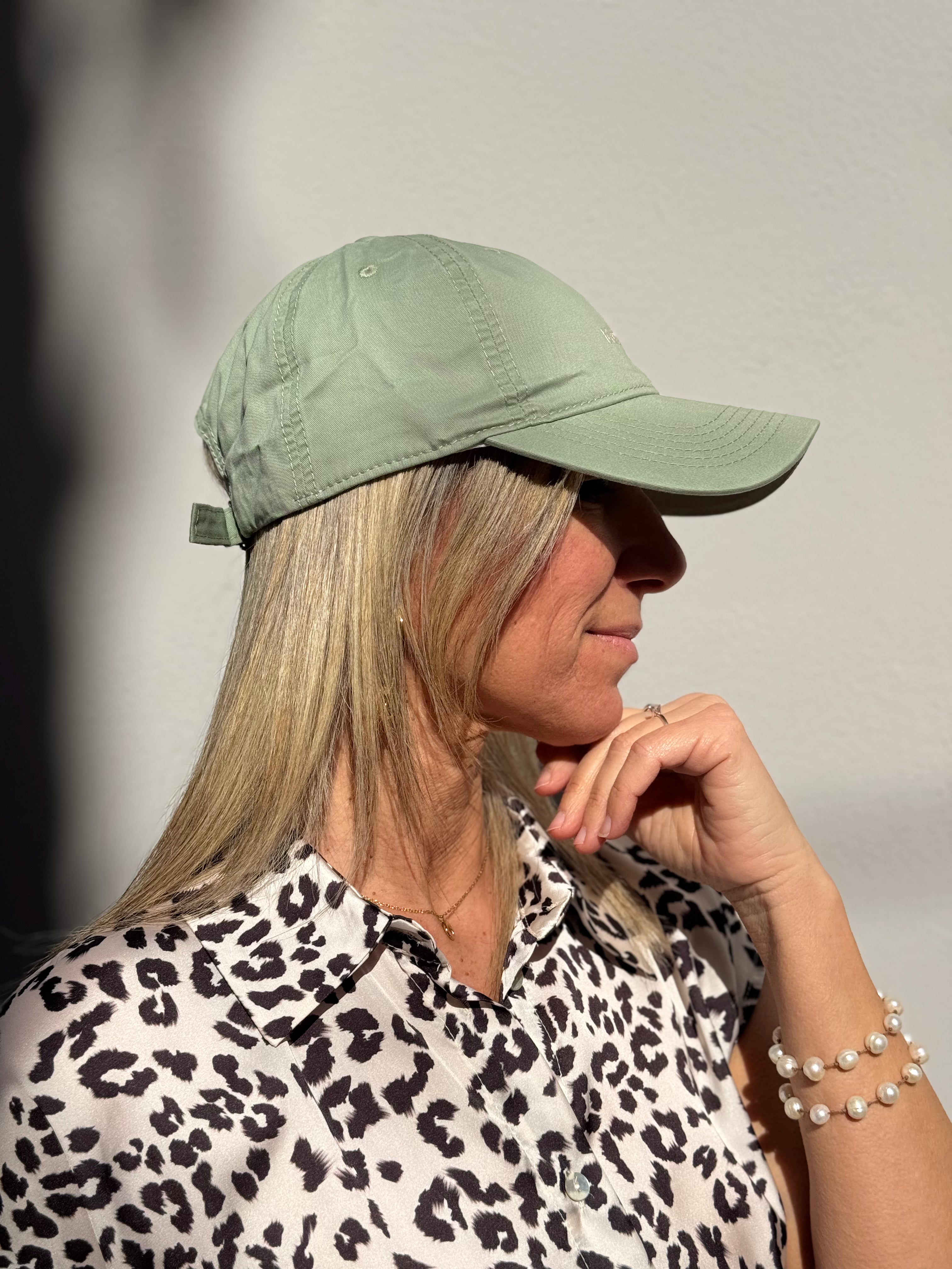 Cappello con visiera mimì