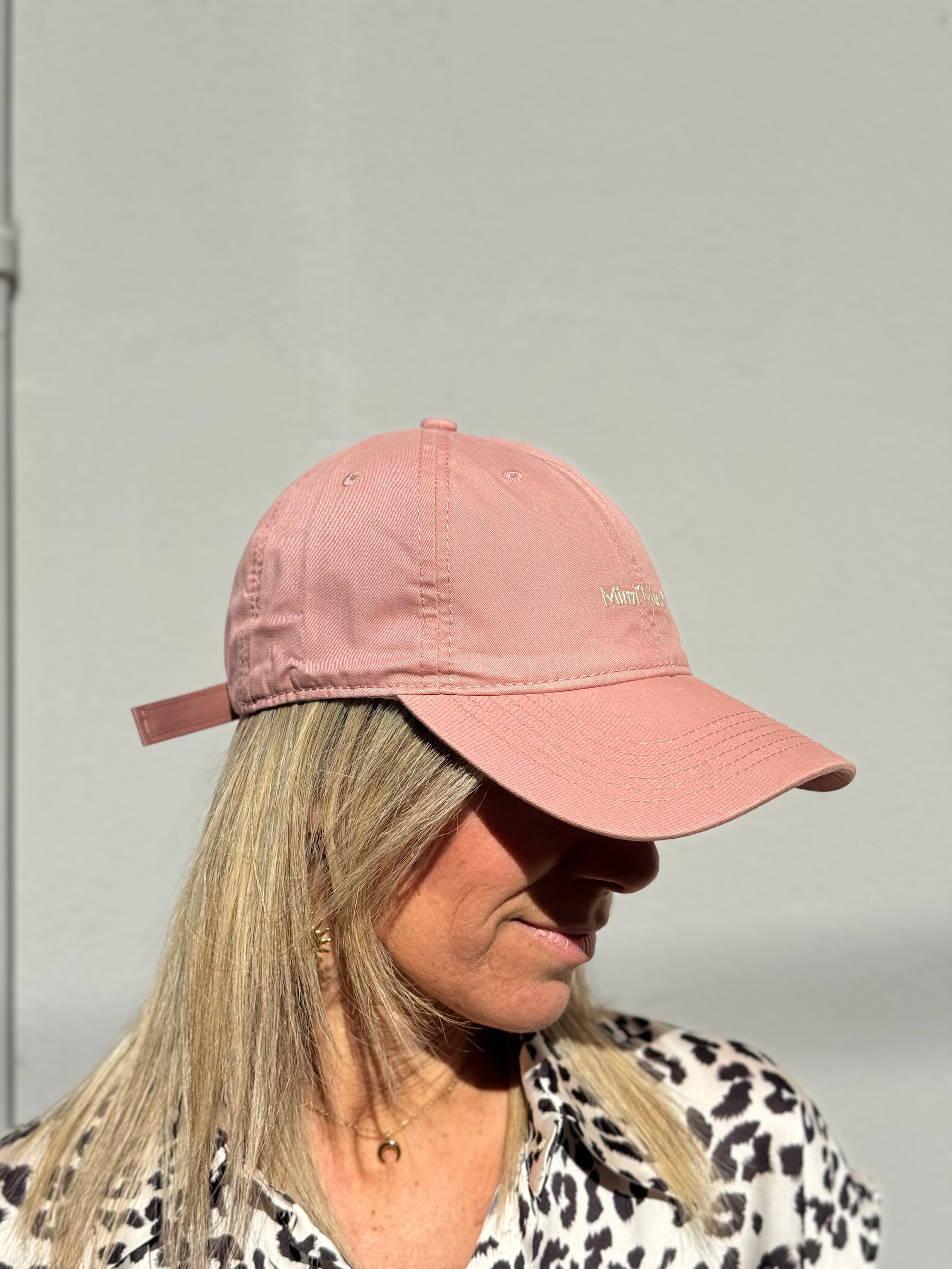 Cappello con visiera mimì