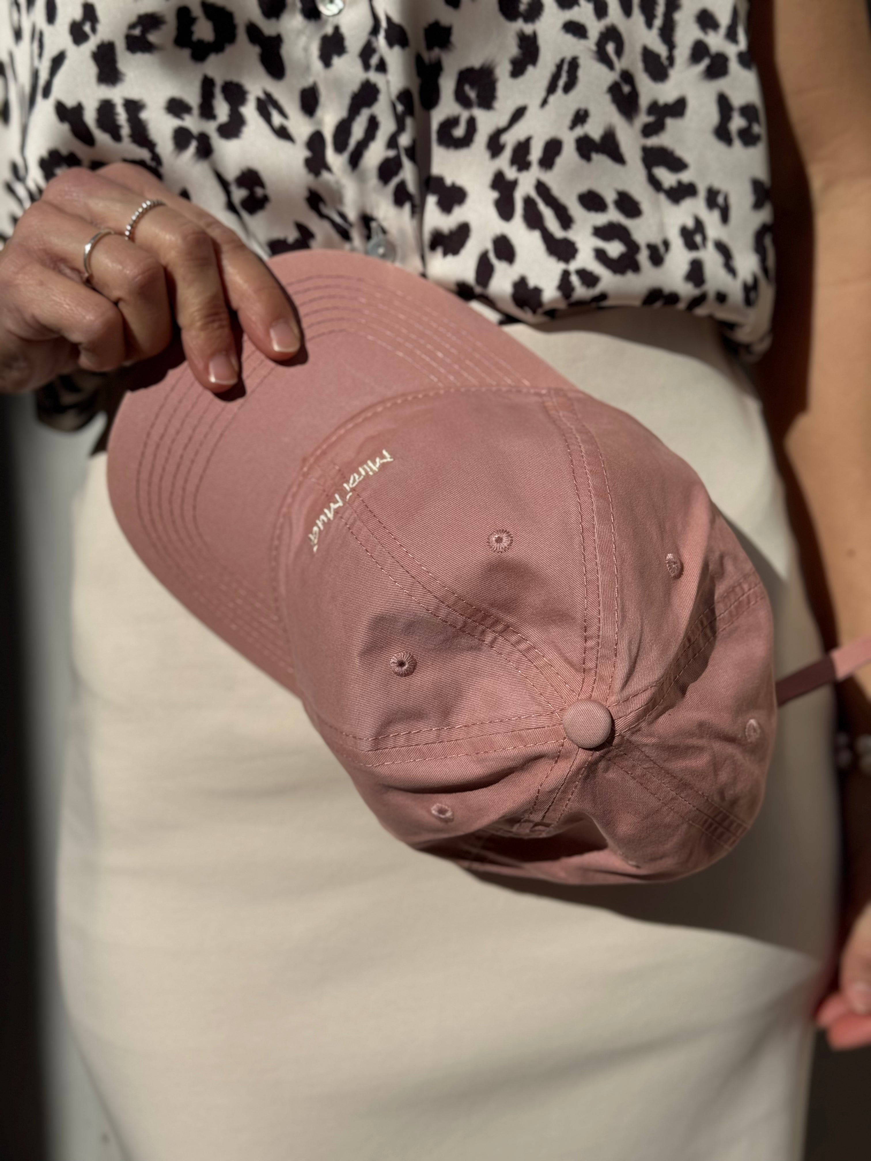 Cappello con visiera mimì