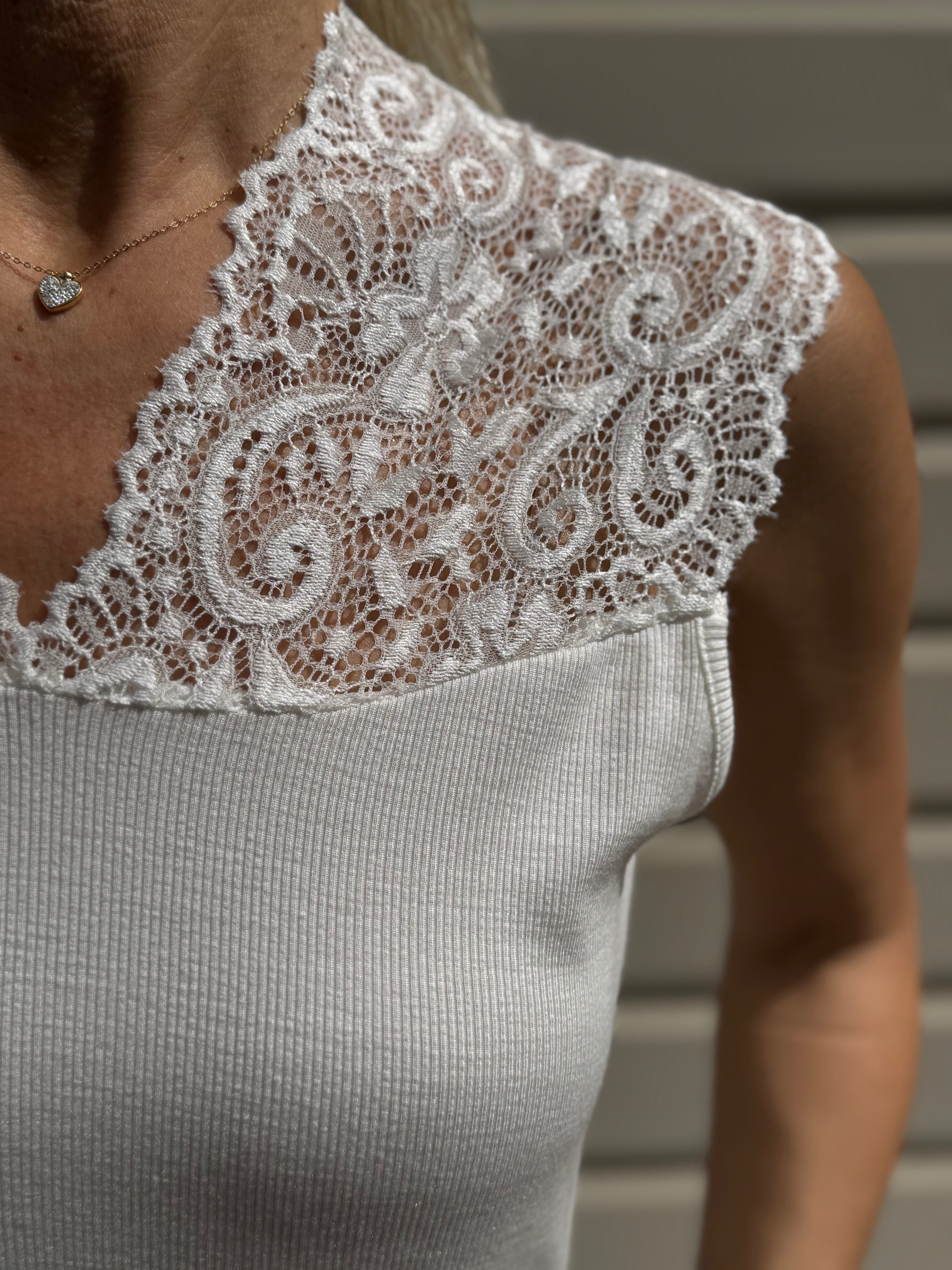 Top pizzo lyocell adora