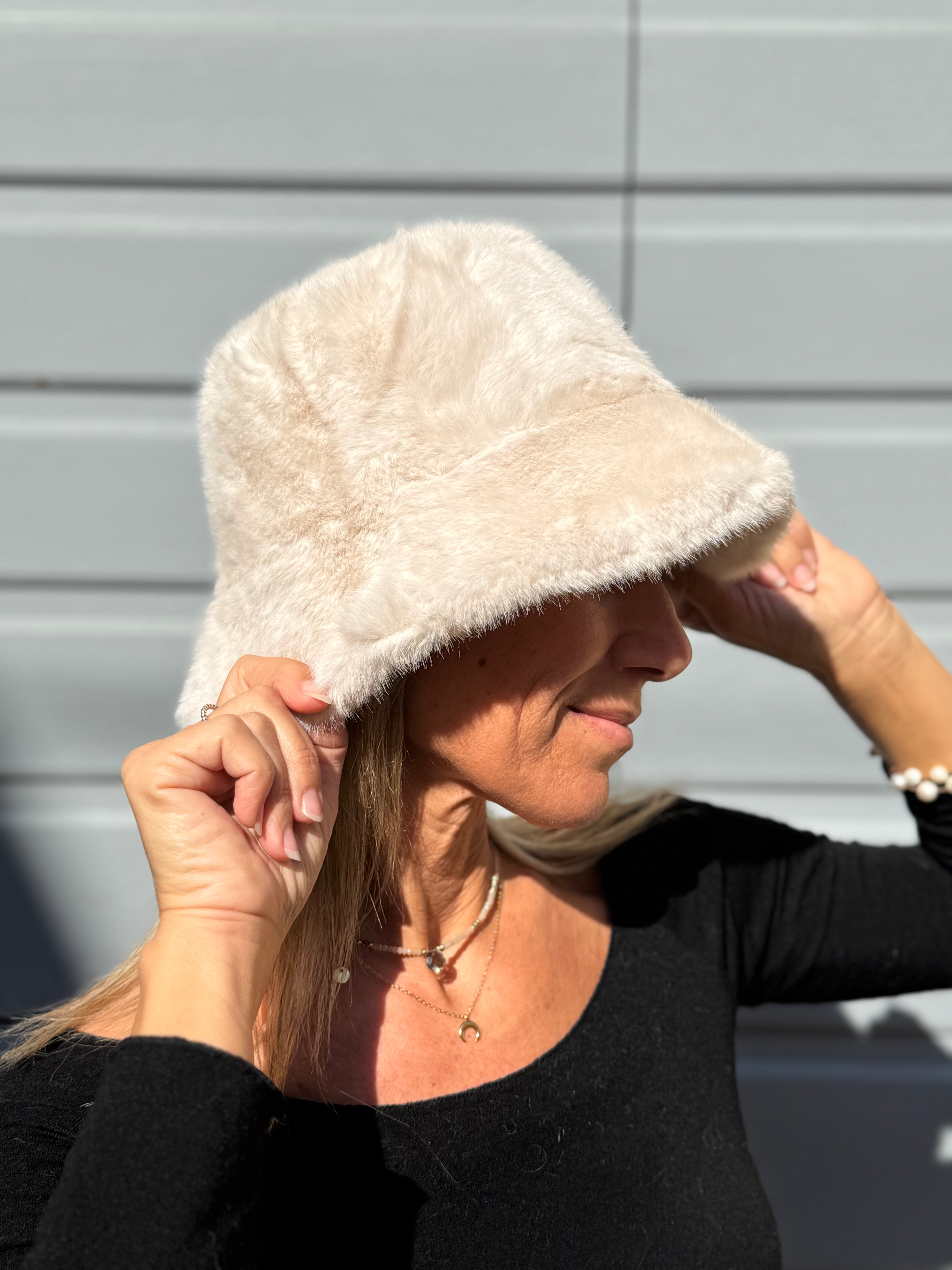 Cappello bucket ecopelliccia