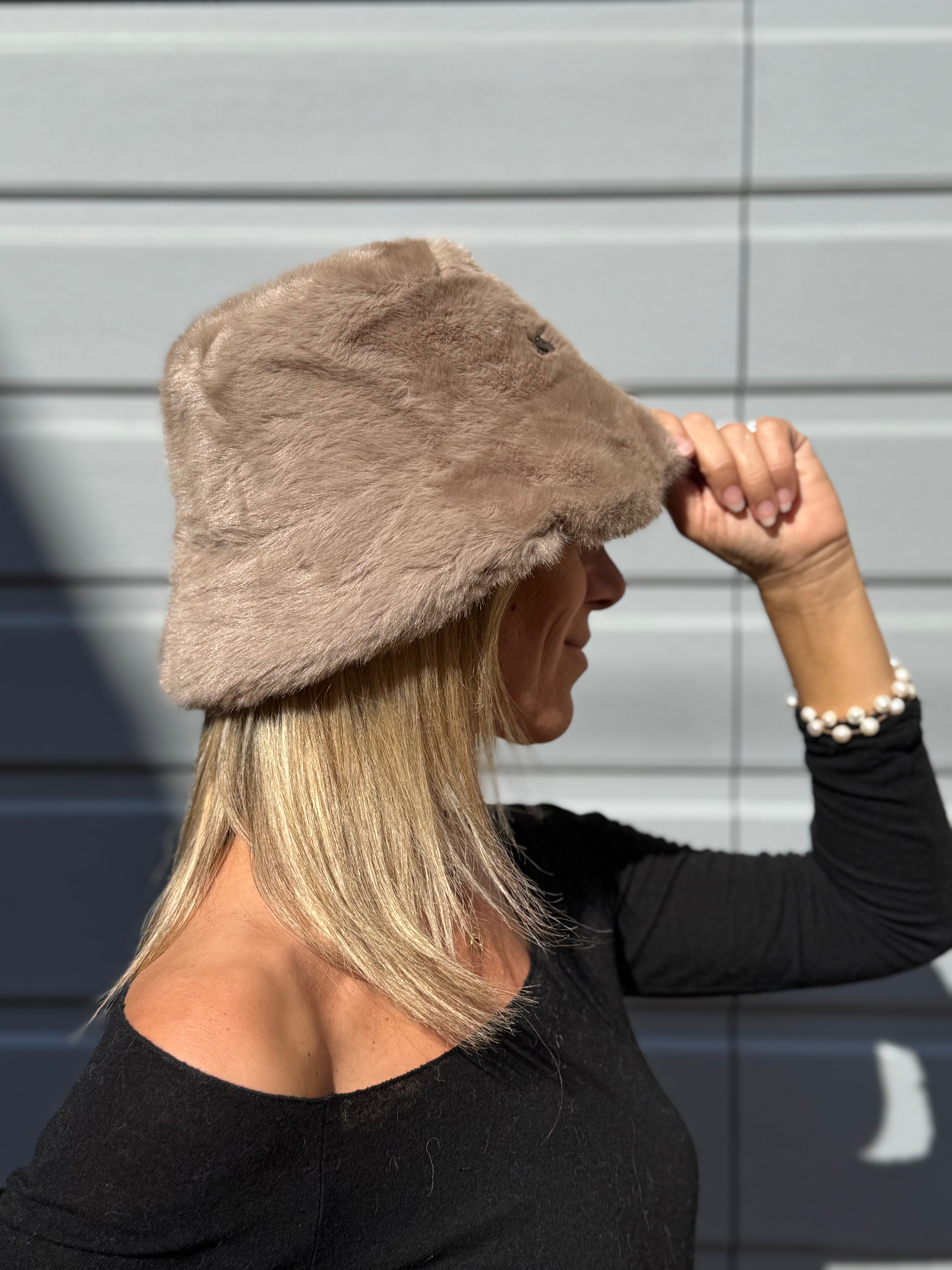 Cappello bucket ecopelliccia