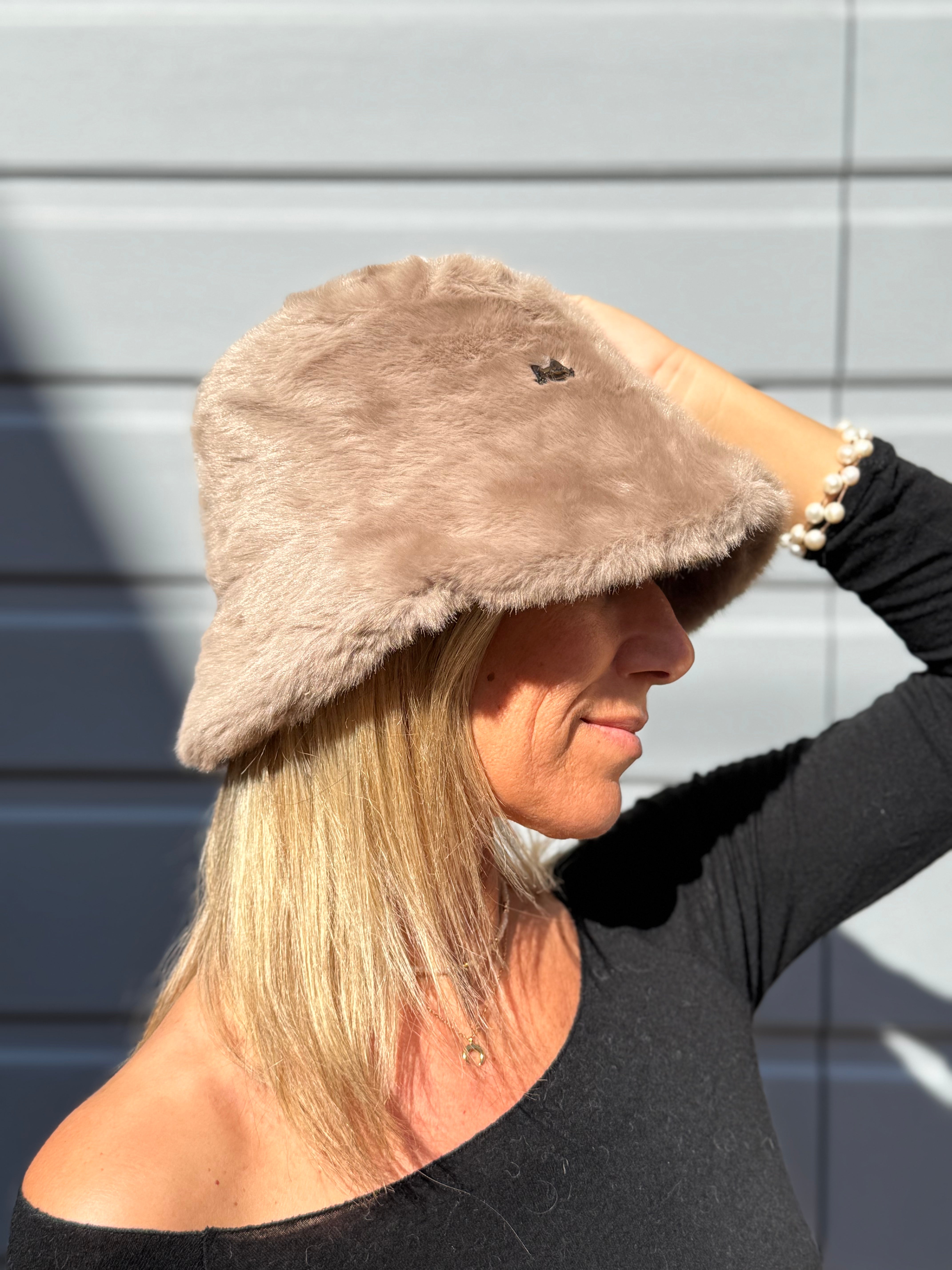 Cappello bucket ecopelliccia