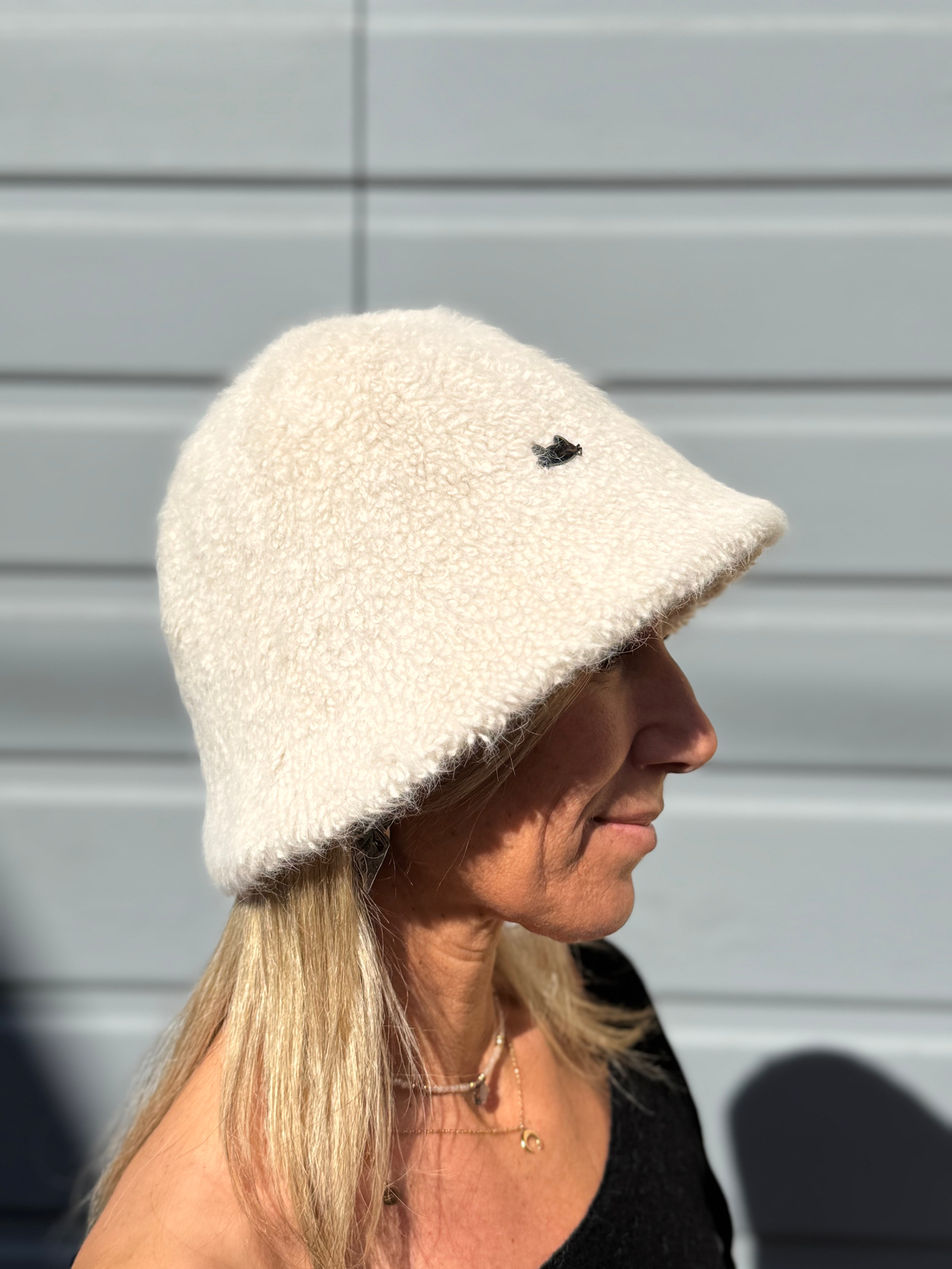 Cappello bucket bouclè