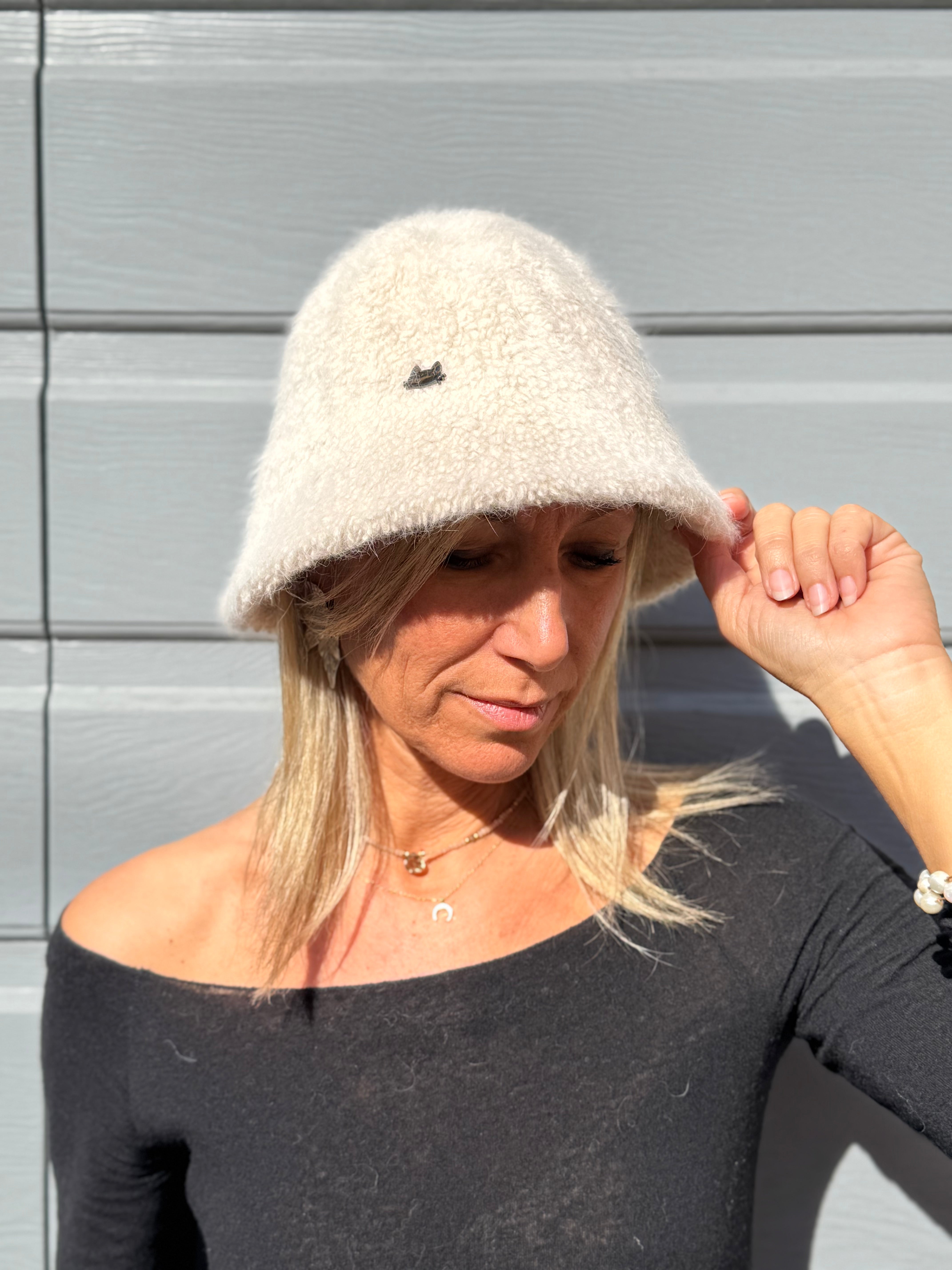 Cappello bucket bouclè