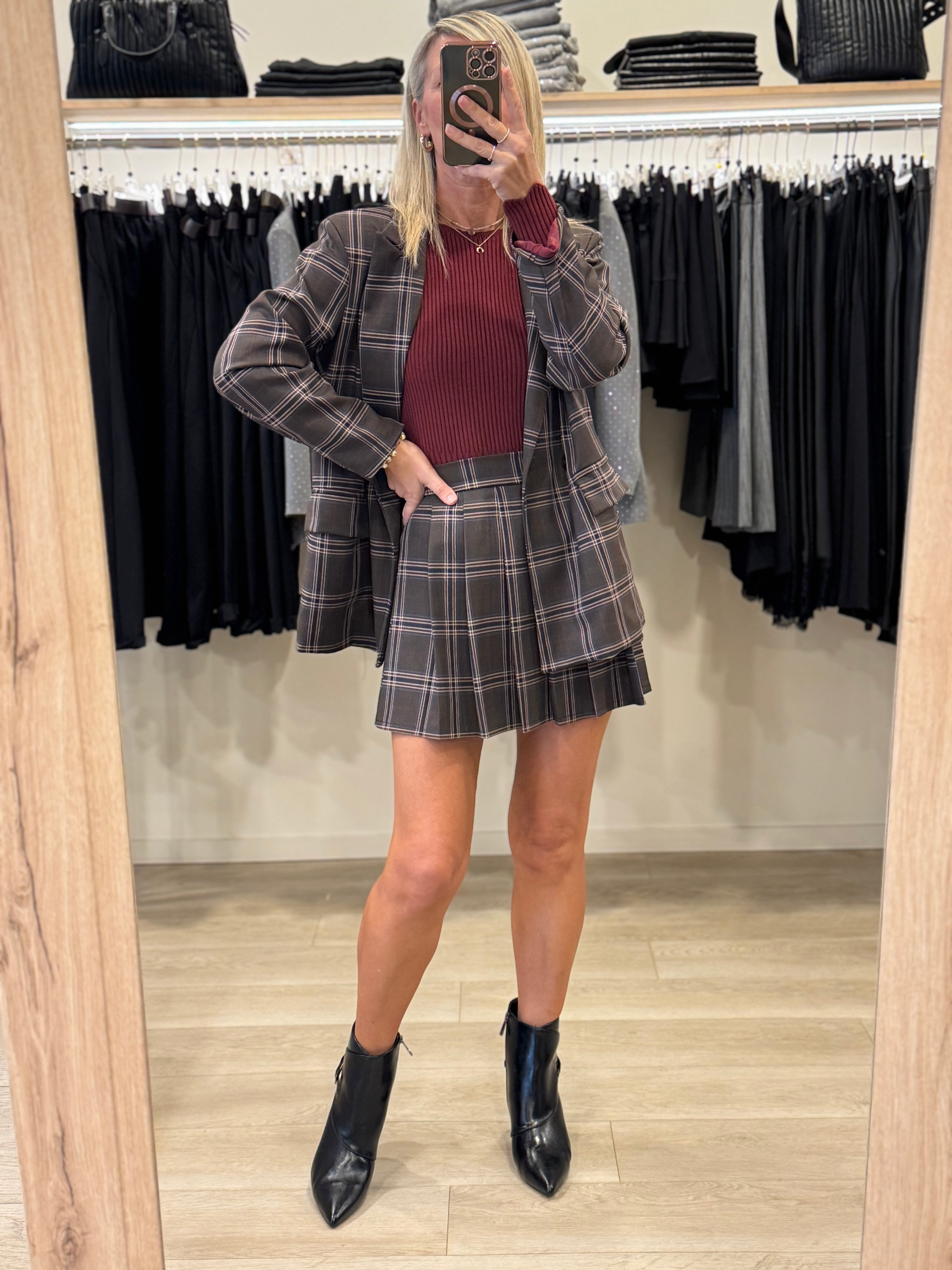 Gonna check pieghe adora