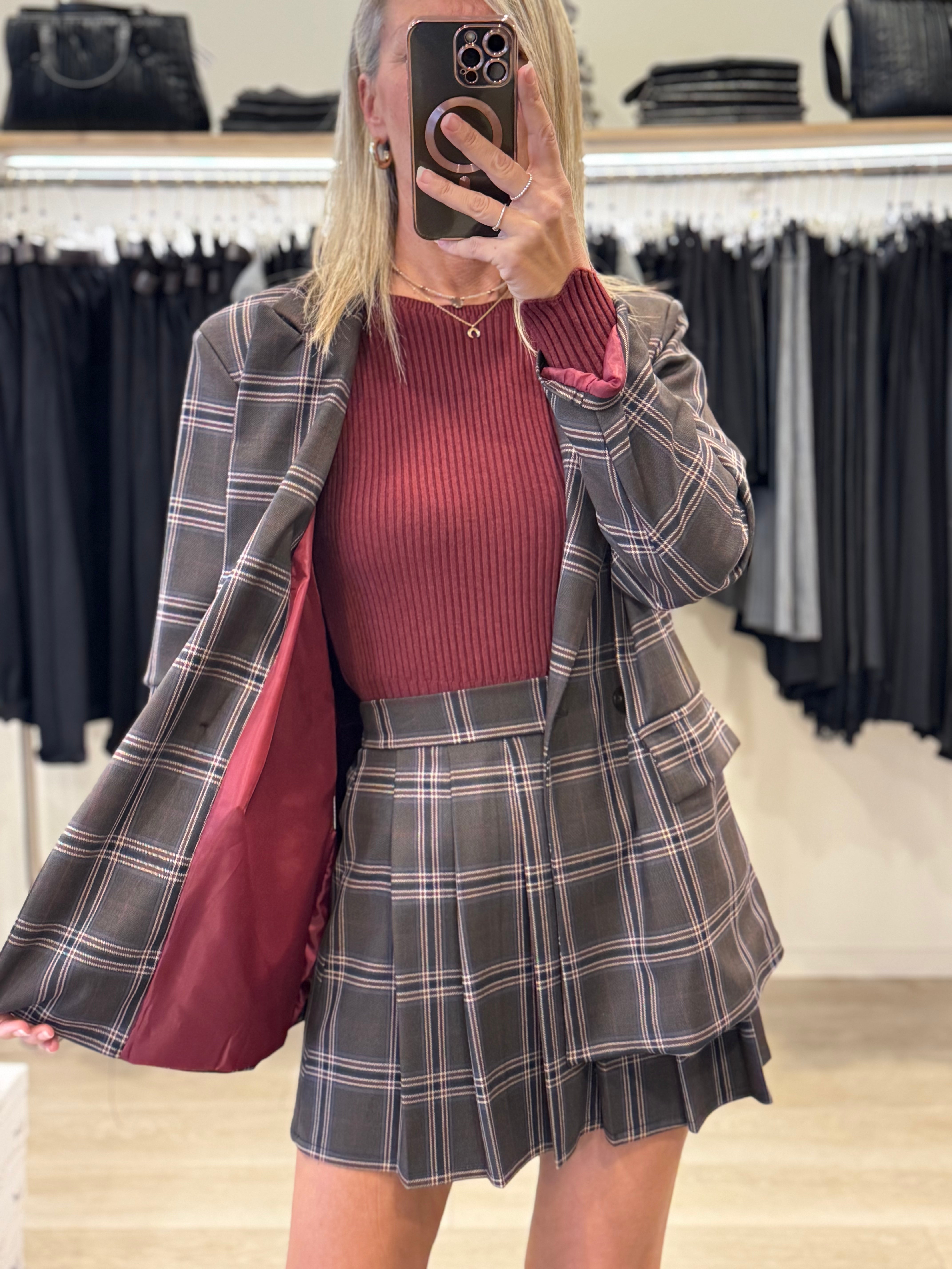 Gonna check pieghe adora