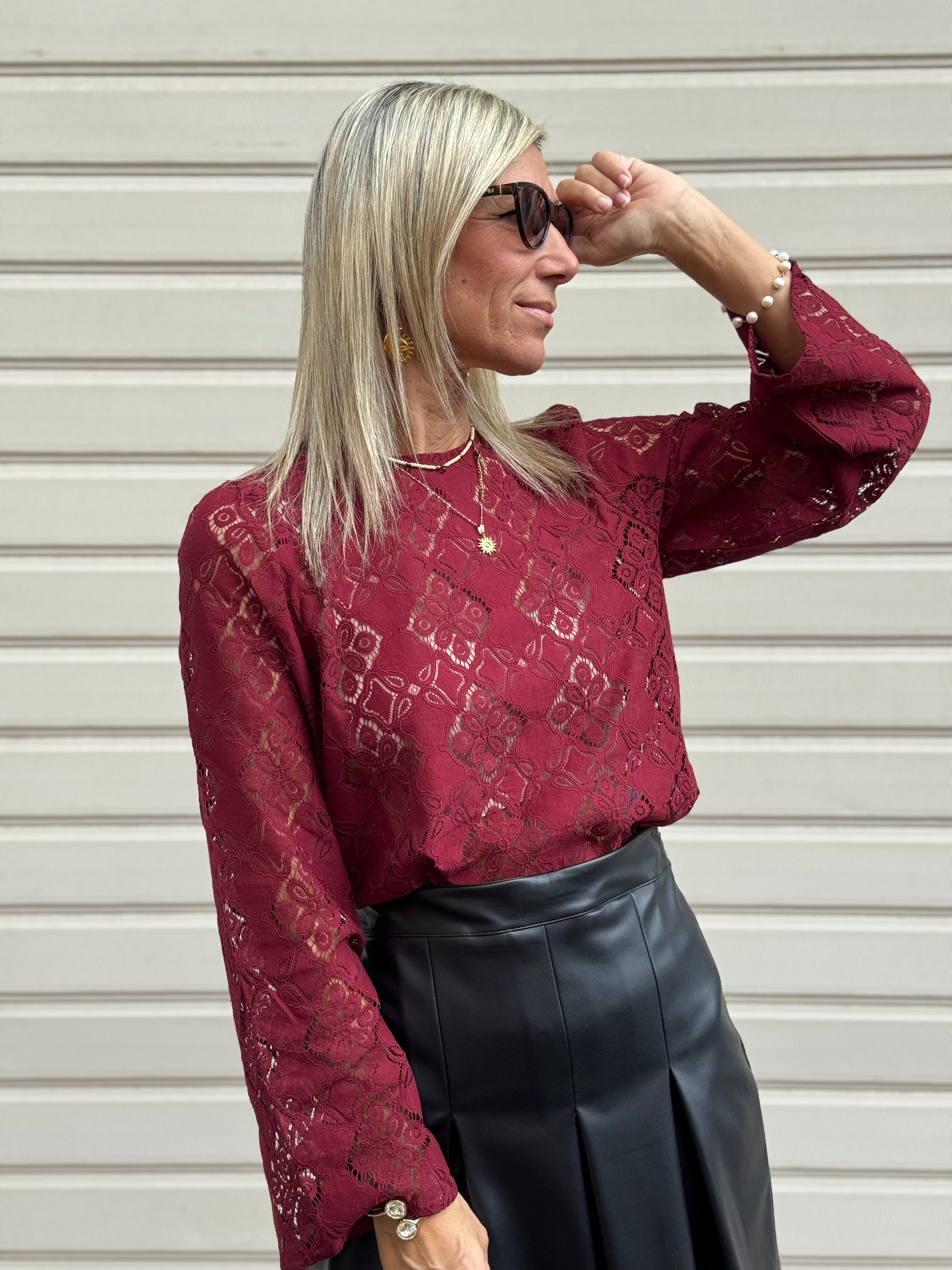 Blusa pizzo manica calice