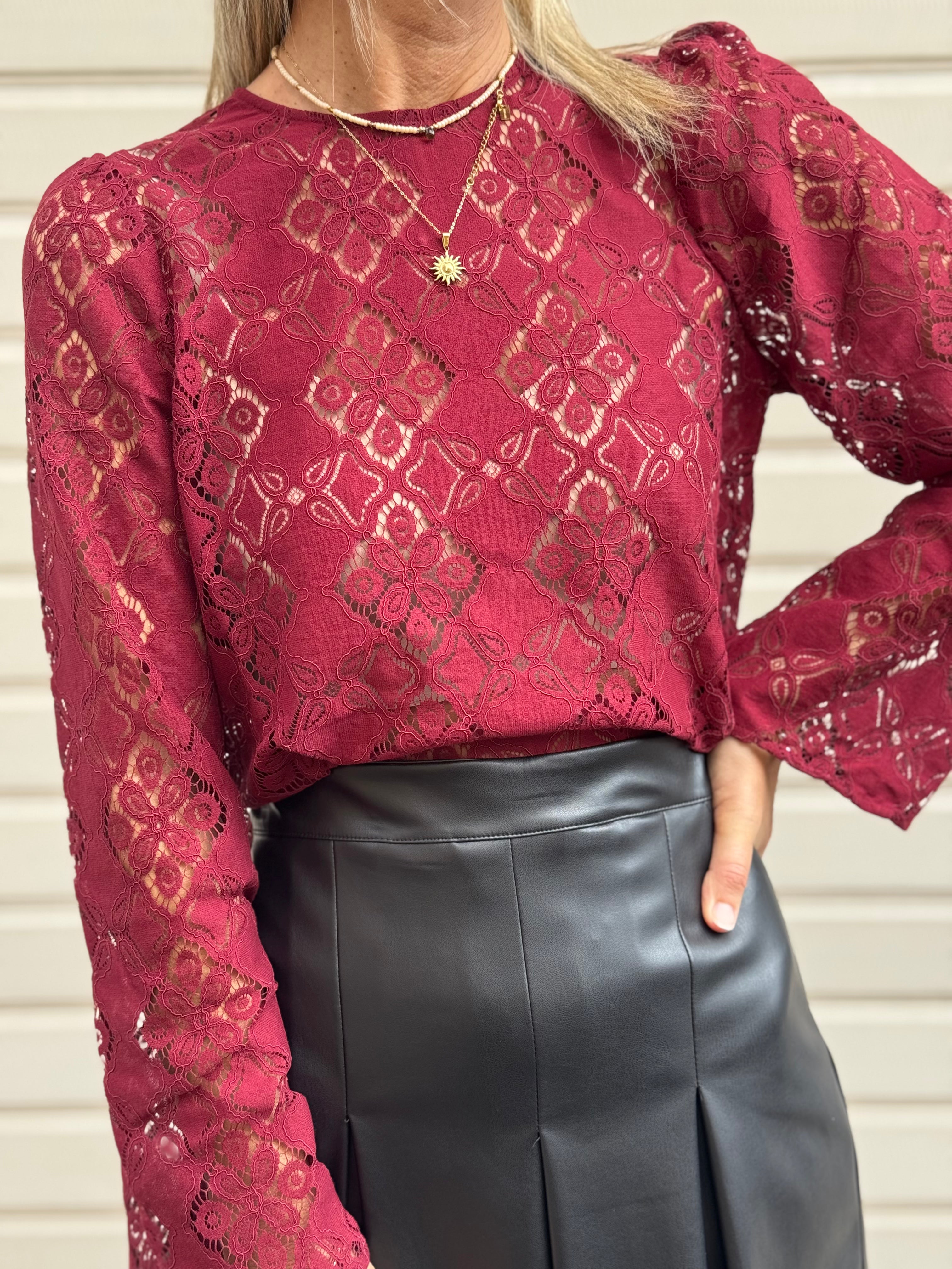 Blusa pizzo manica calice