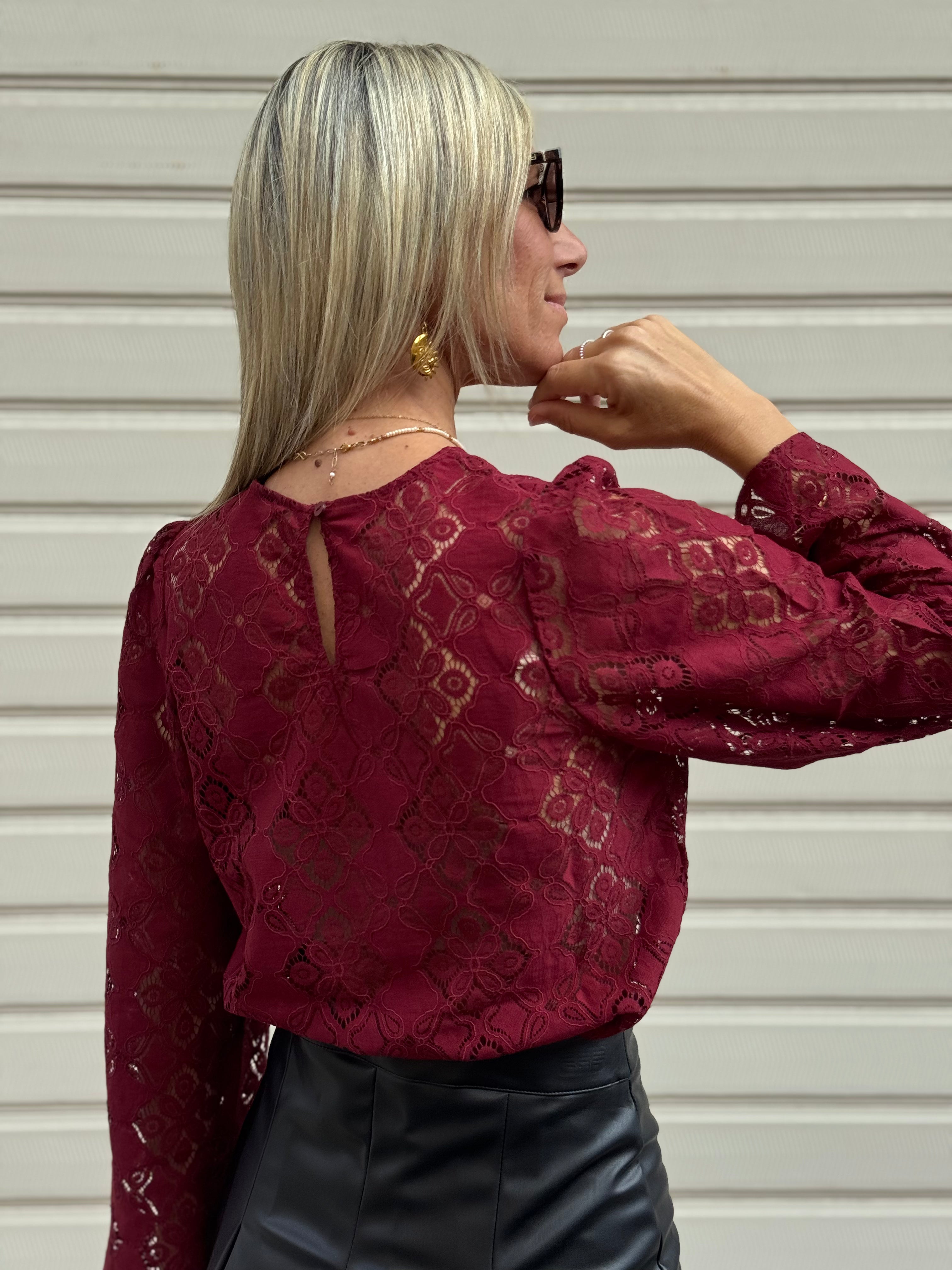 Blusa pizzo manica calice