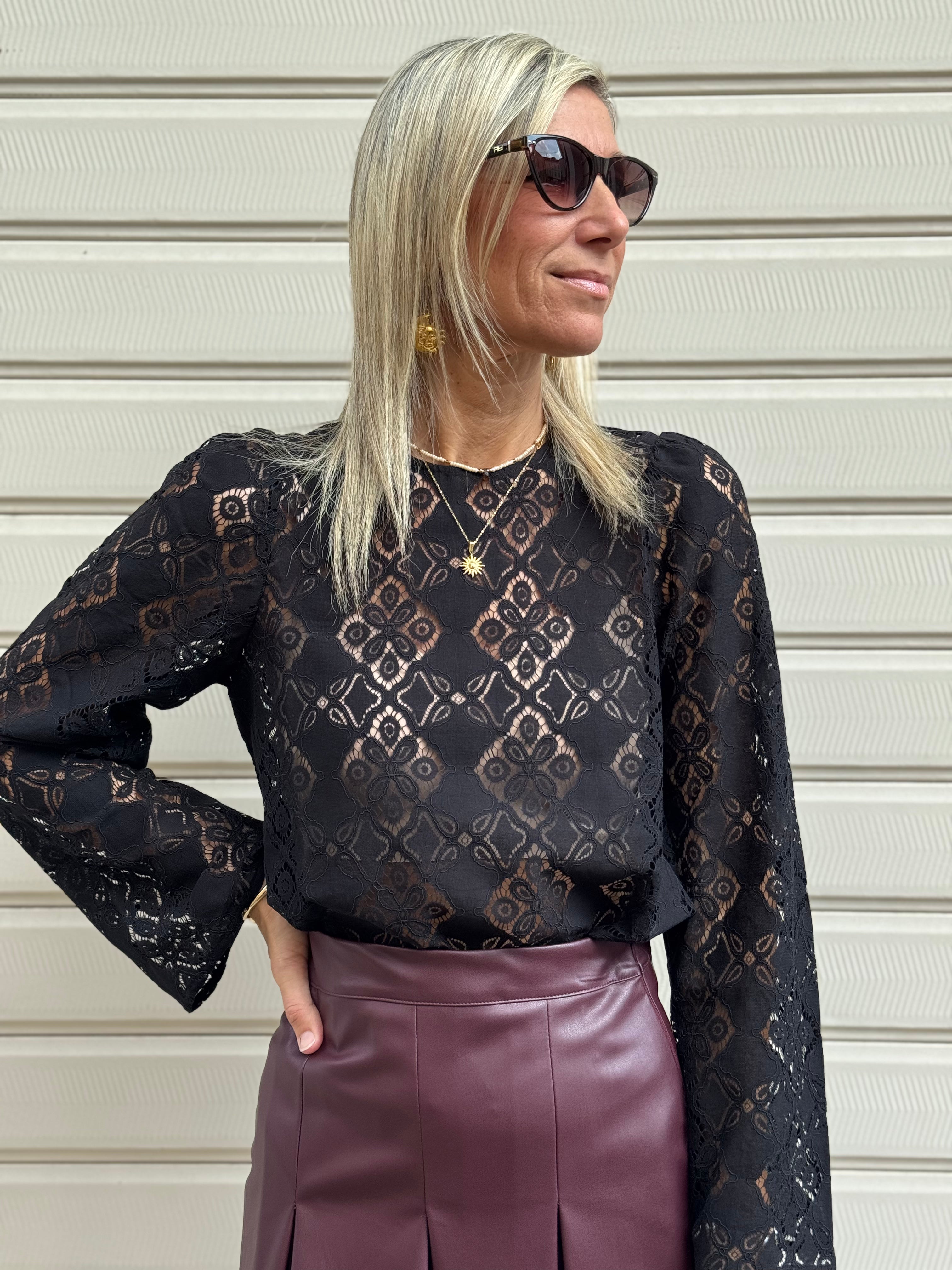 Blusa pizzo manica calice