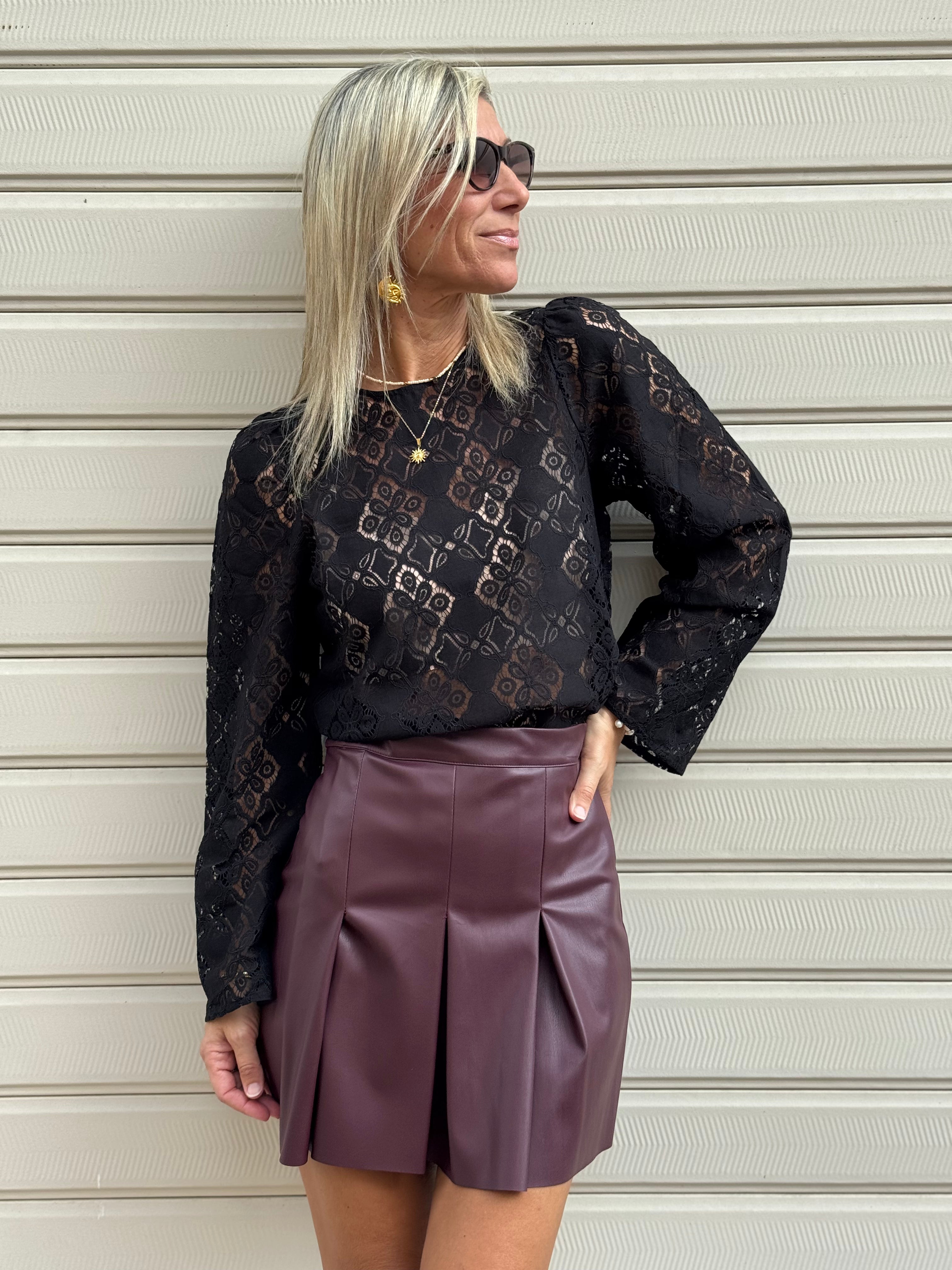 Blusa pizzo manica calice