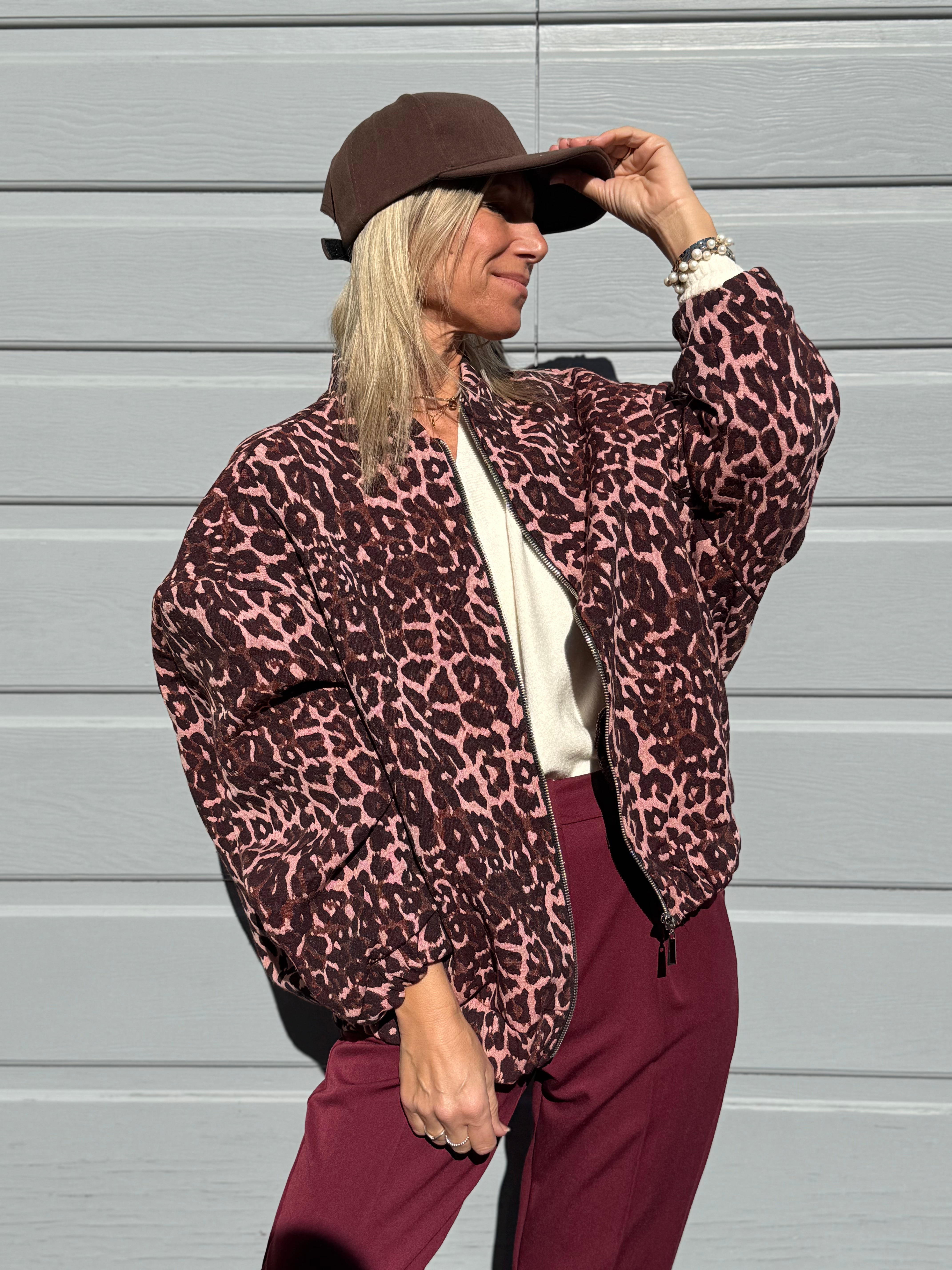 Bomber maculato adora