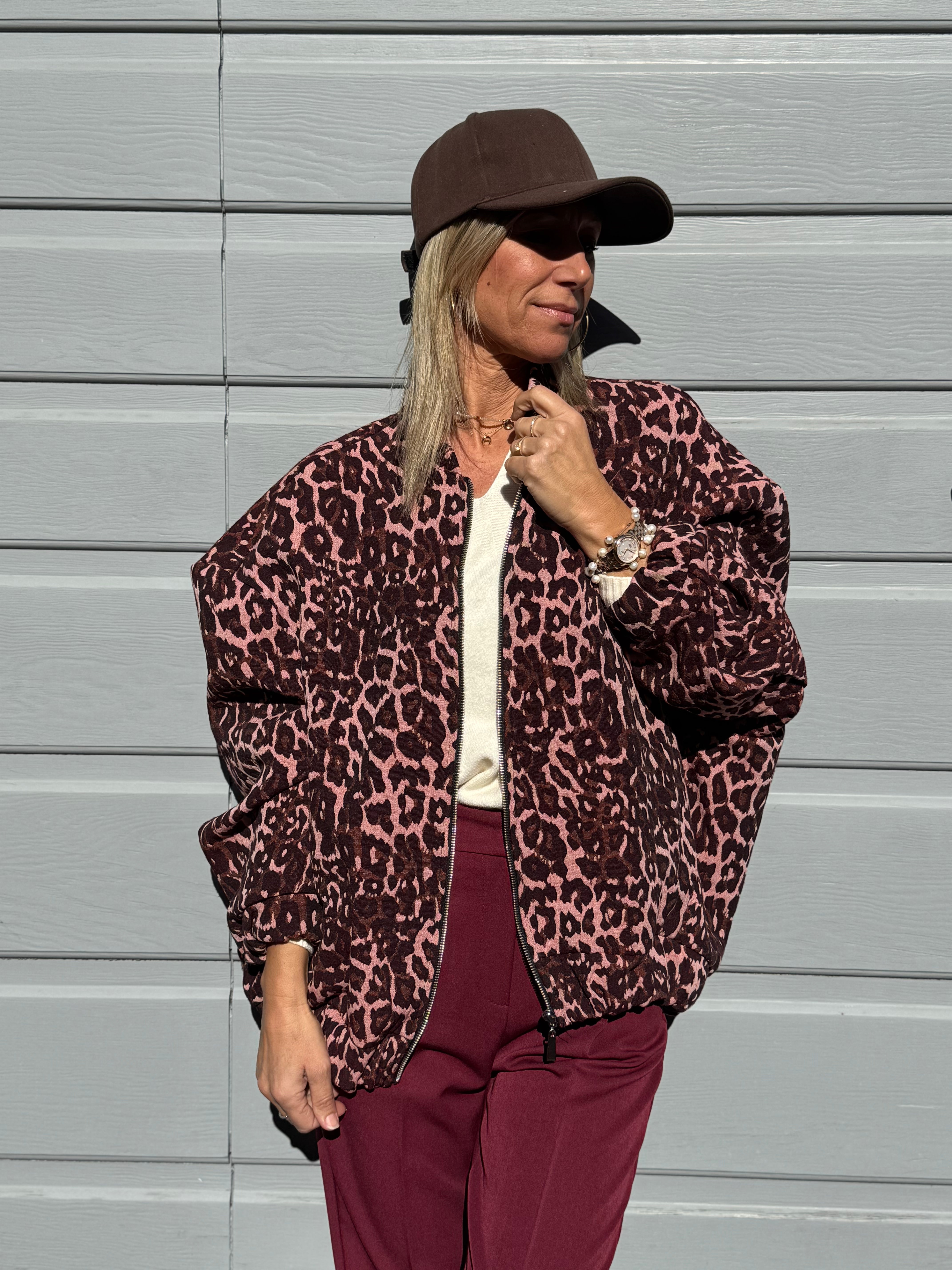 Bomber maculato adora