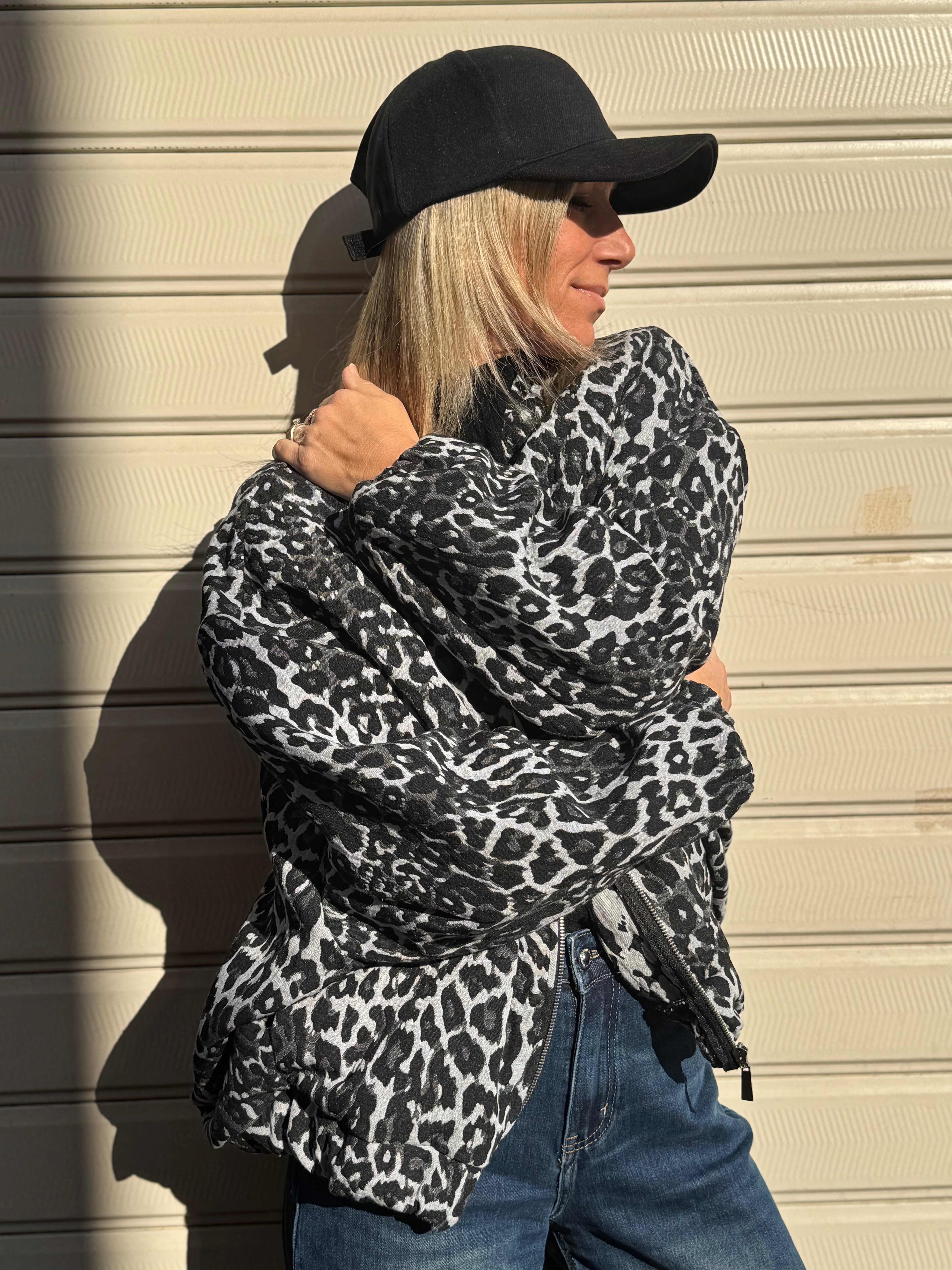 Bomber maculato adora