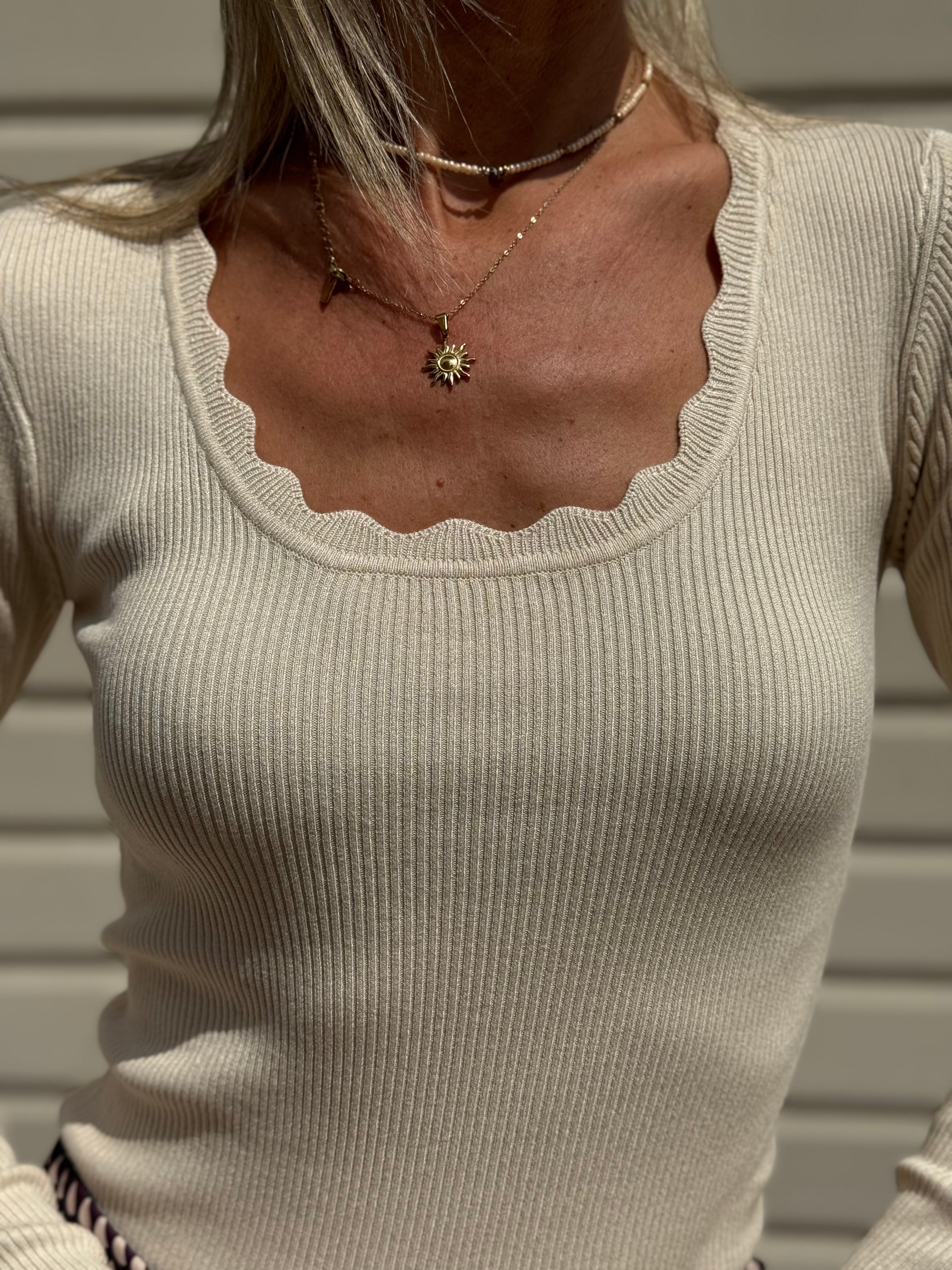 Maglia scollo merletto