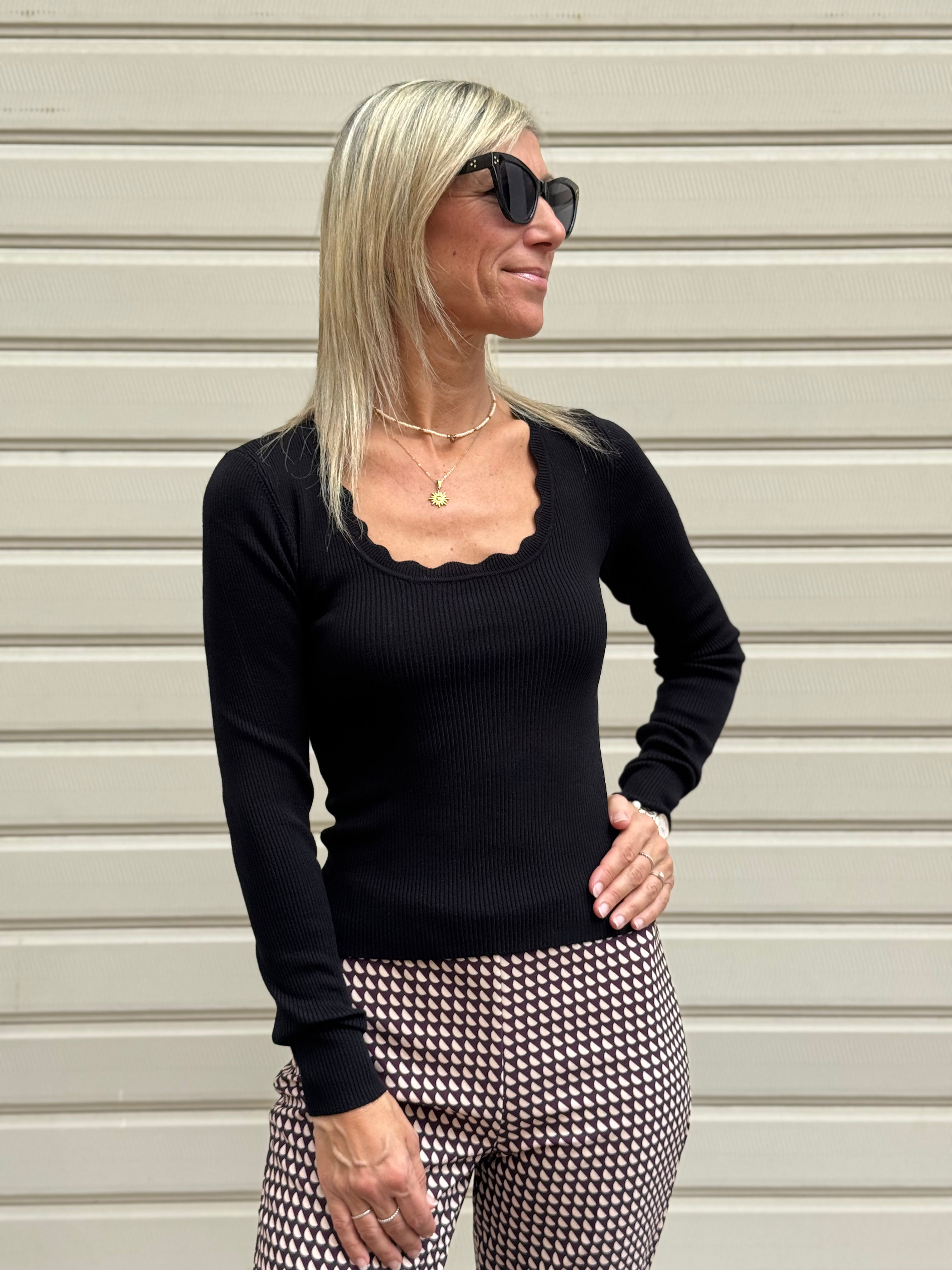 Maglia scollo merletto