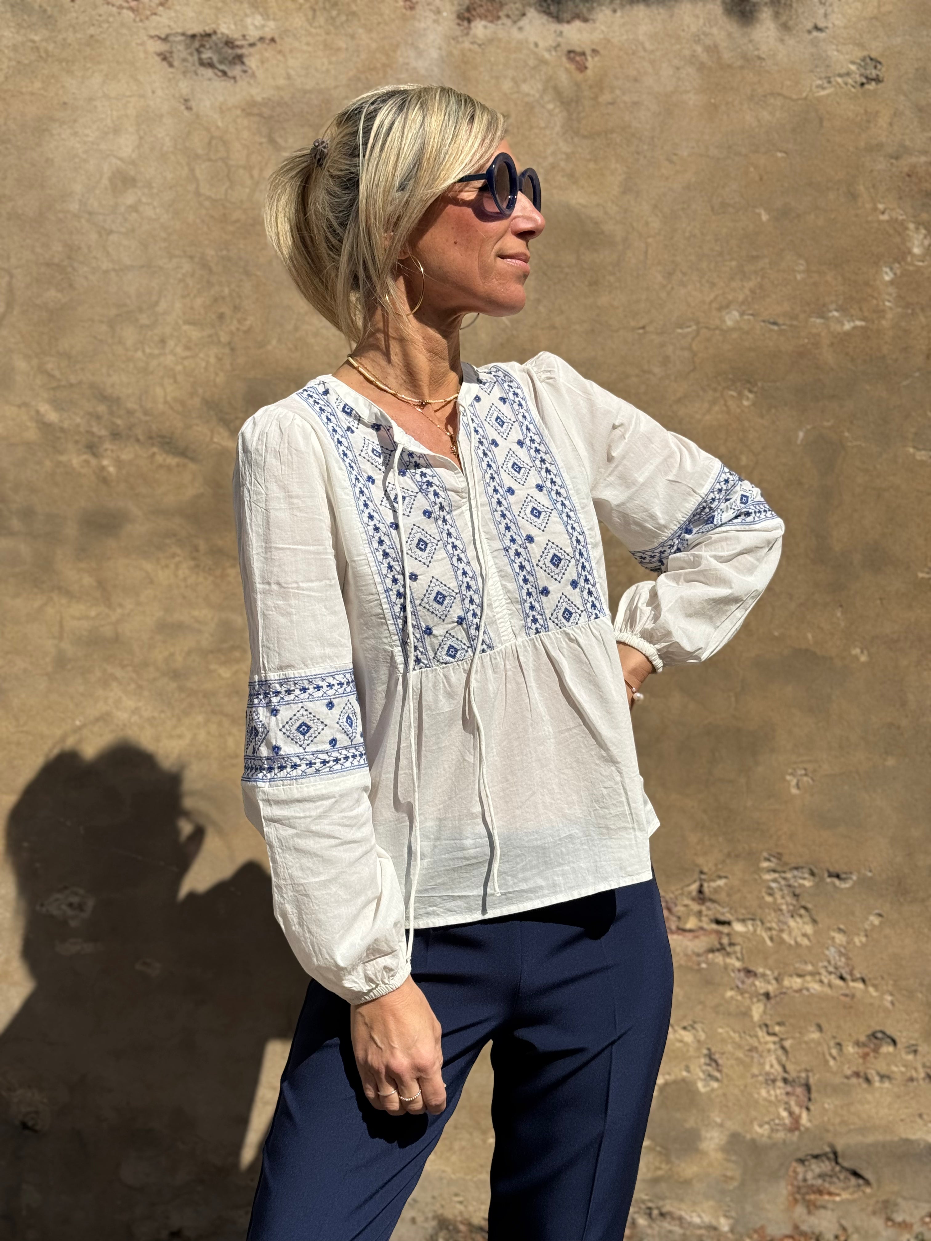 Blusa Broderie