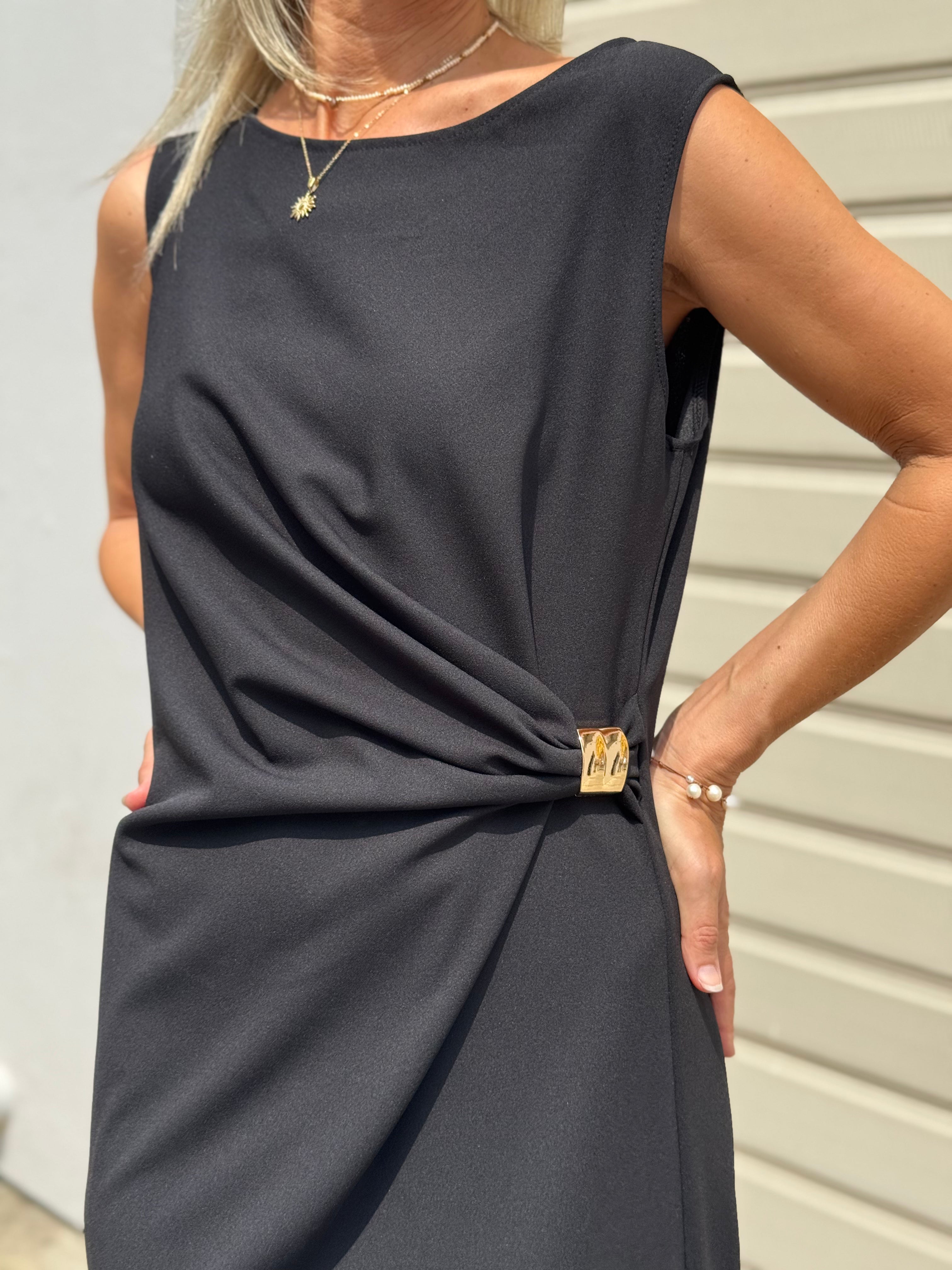 Abito con accessorio