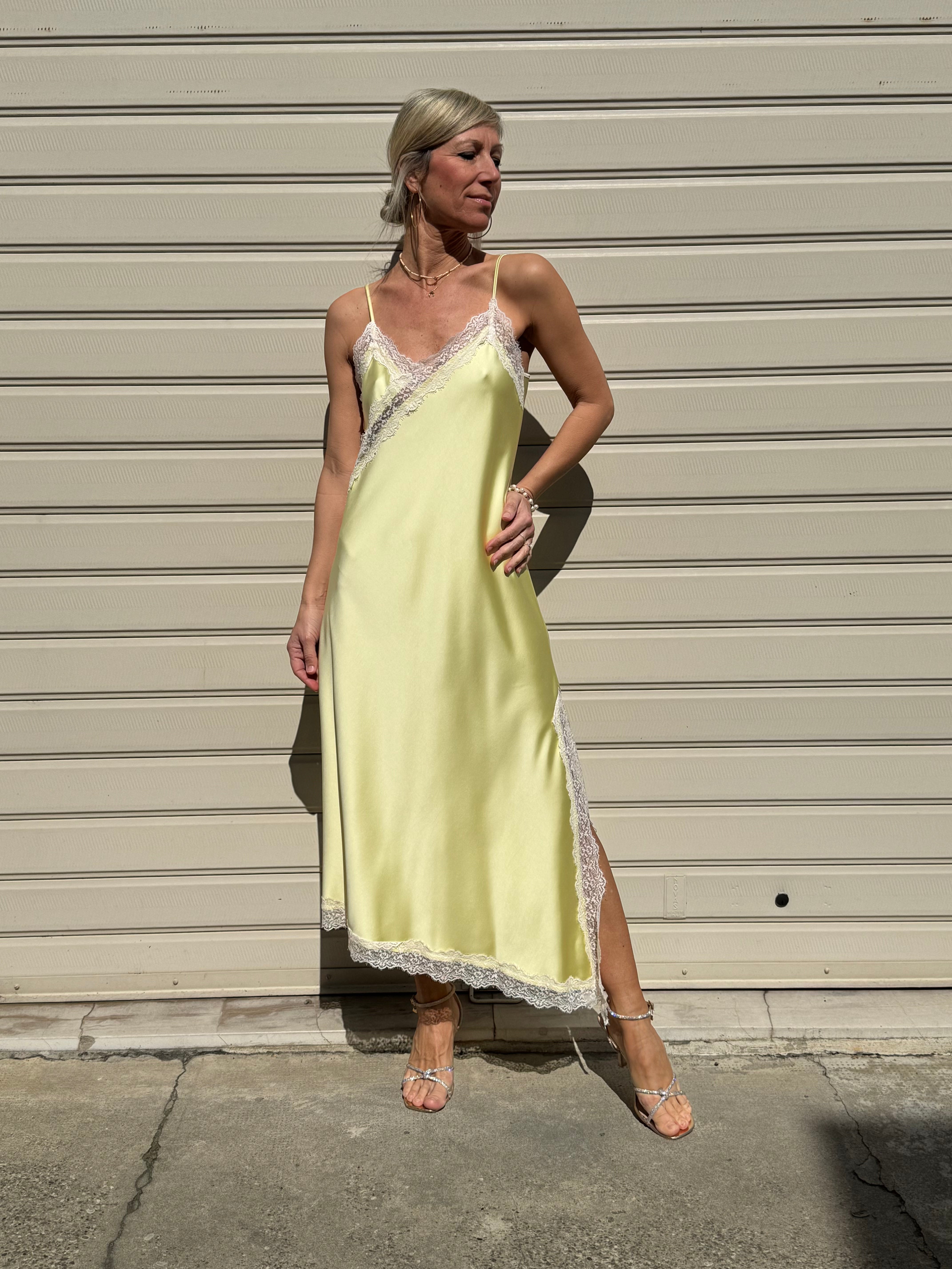 Abito in raso con pizzo imperial