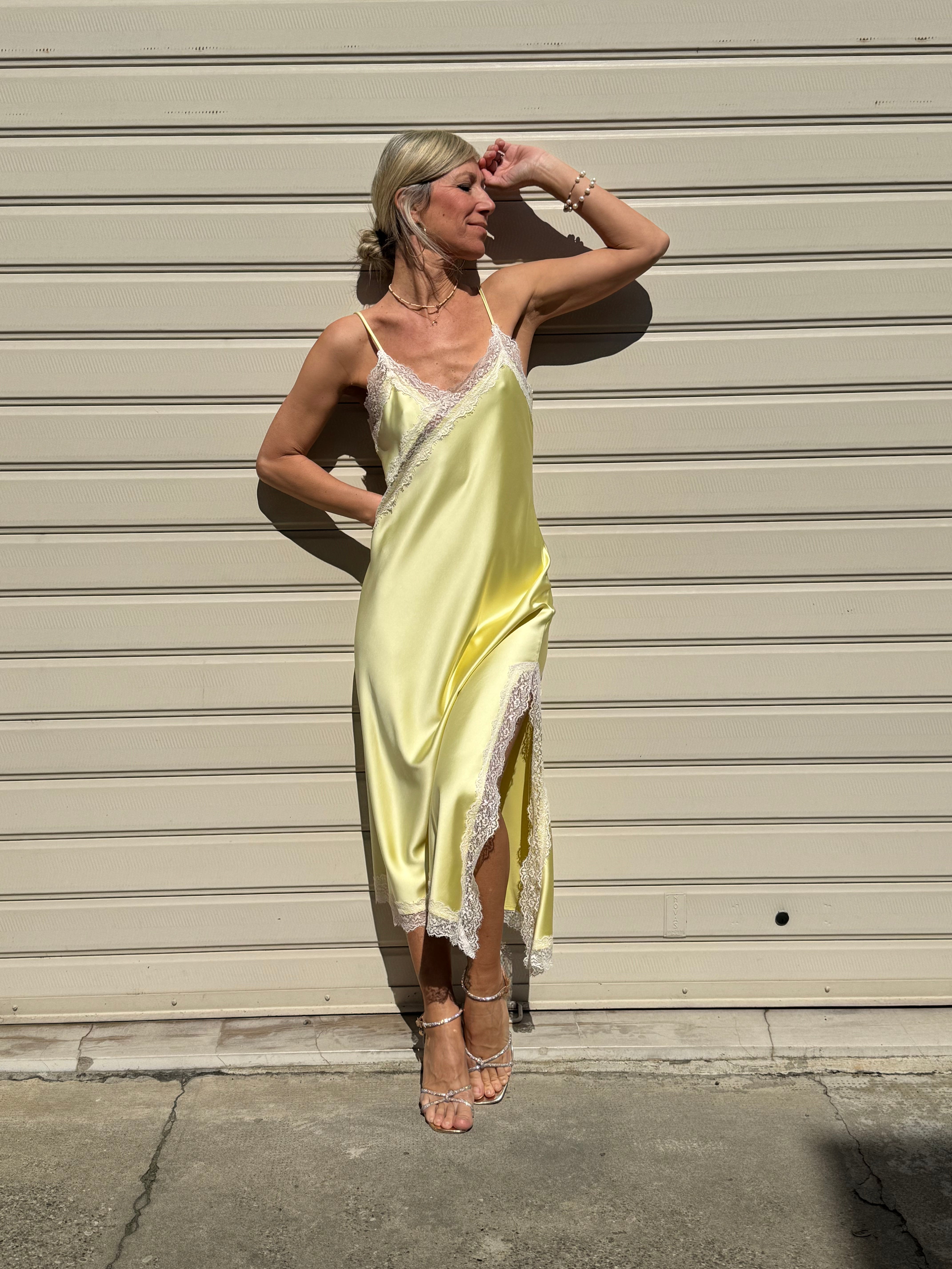 Abito in raso con pizzo imperial