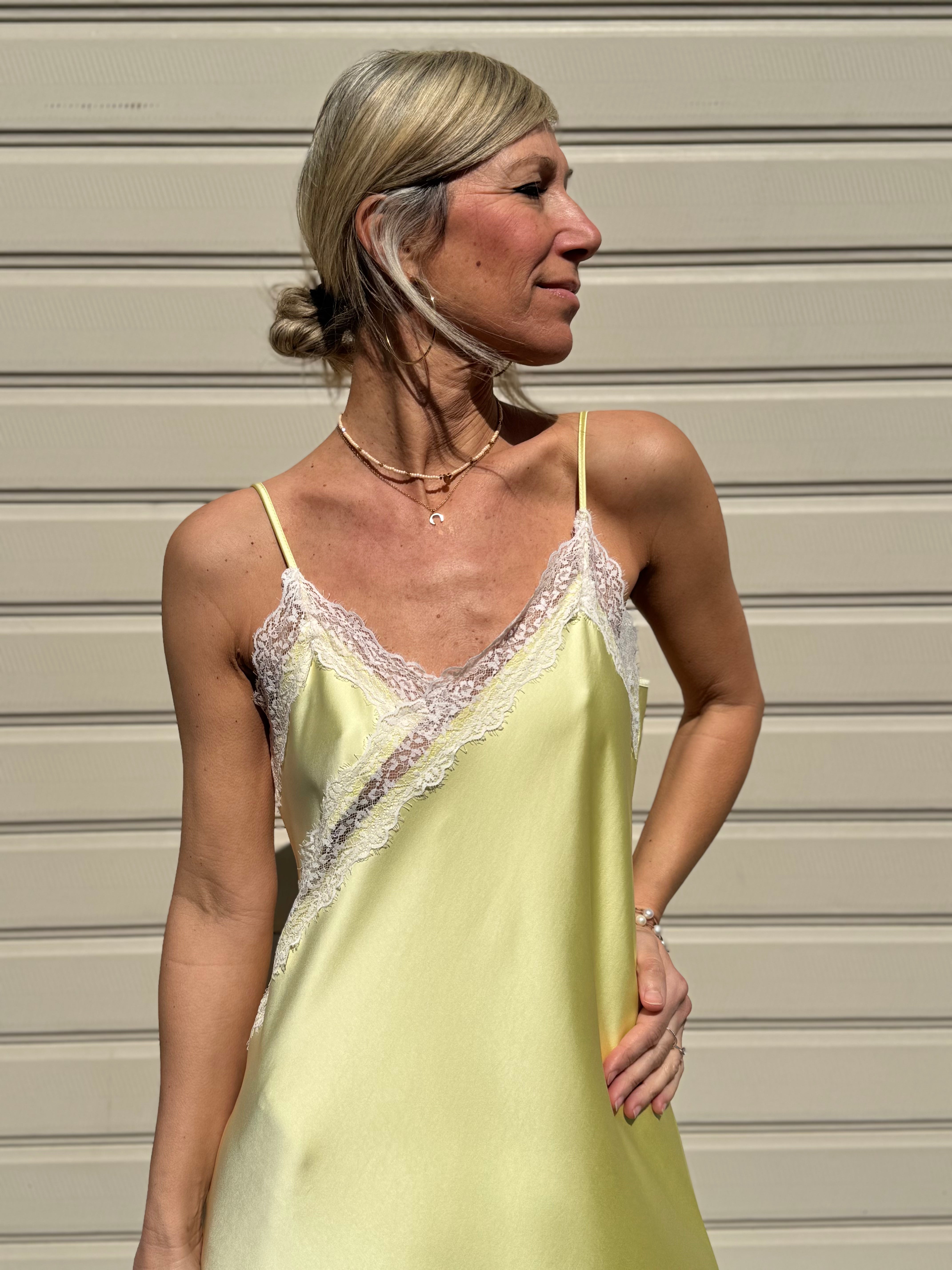 Abito in raso con pizzo imperial