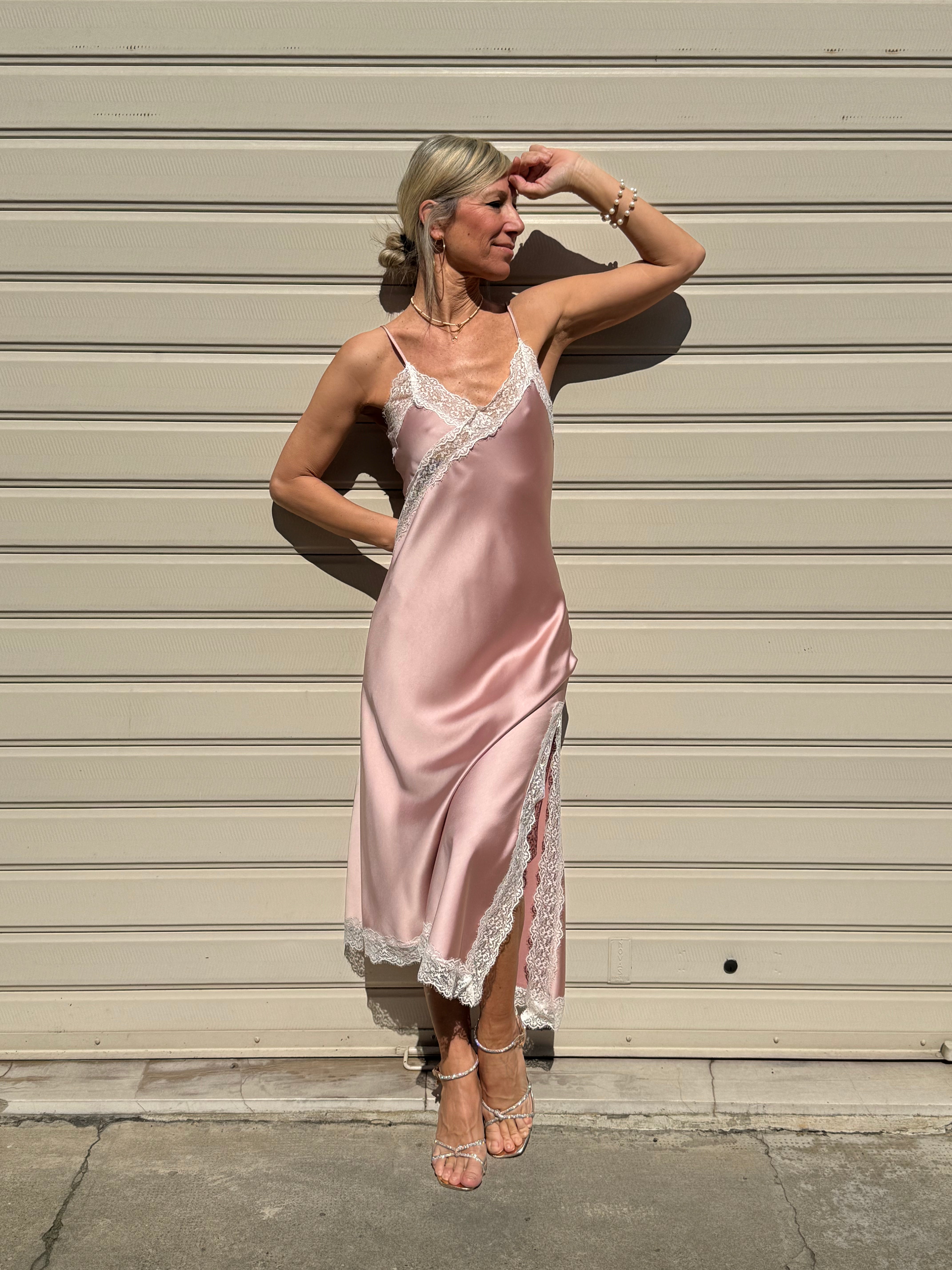 Abito in raso con pizzo imperial