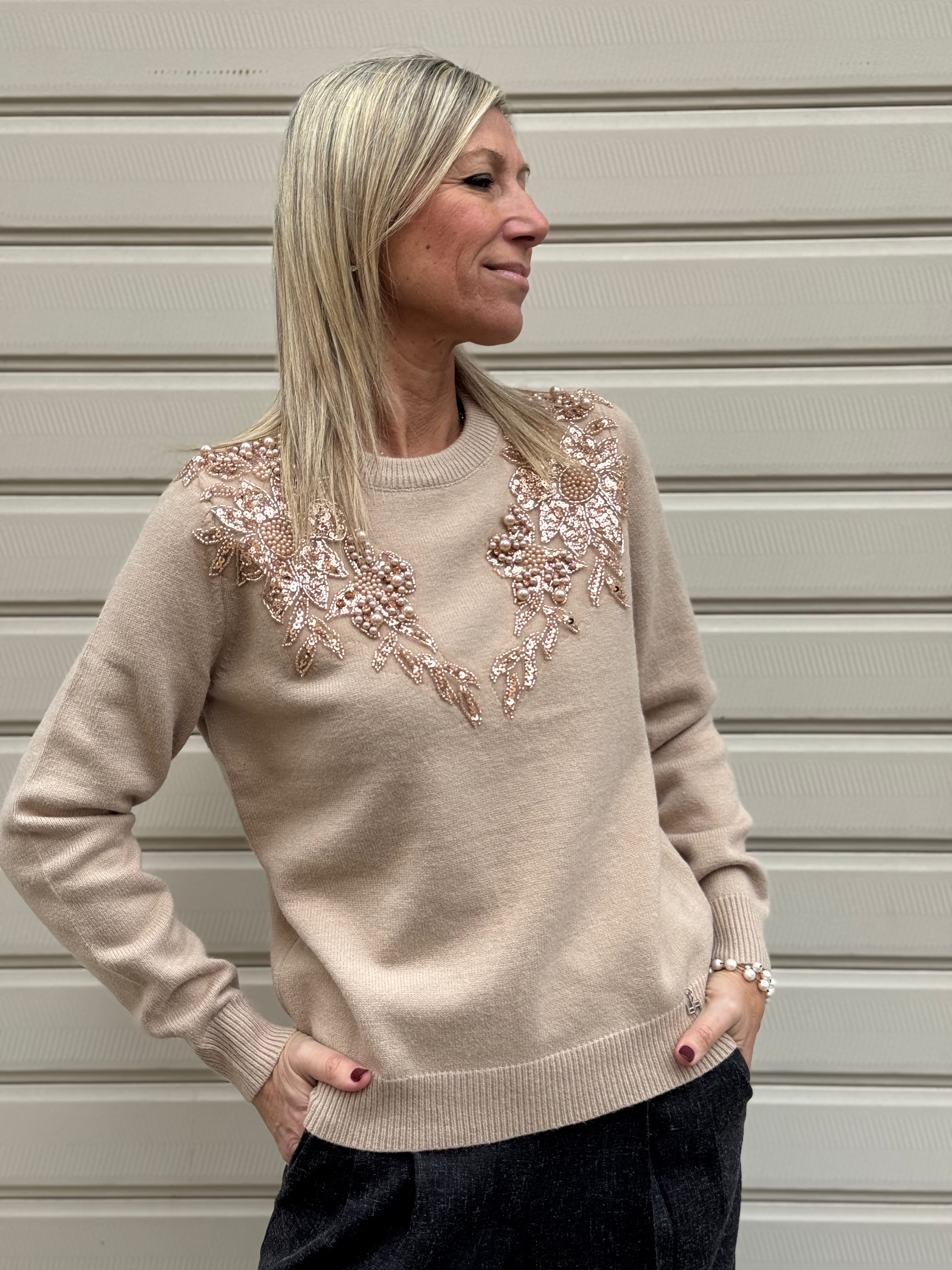 Maglia girocollo perle artigli