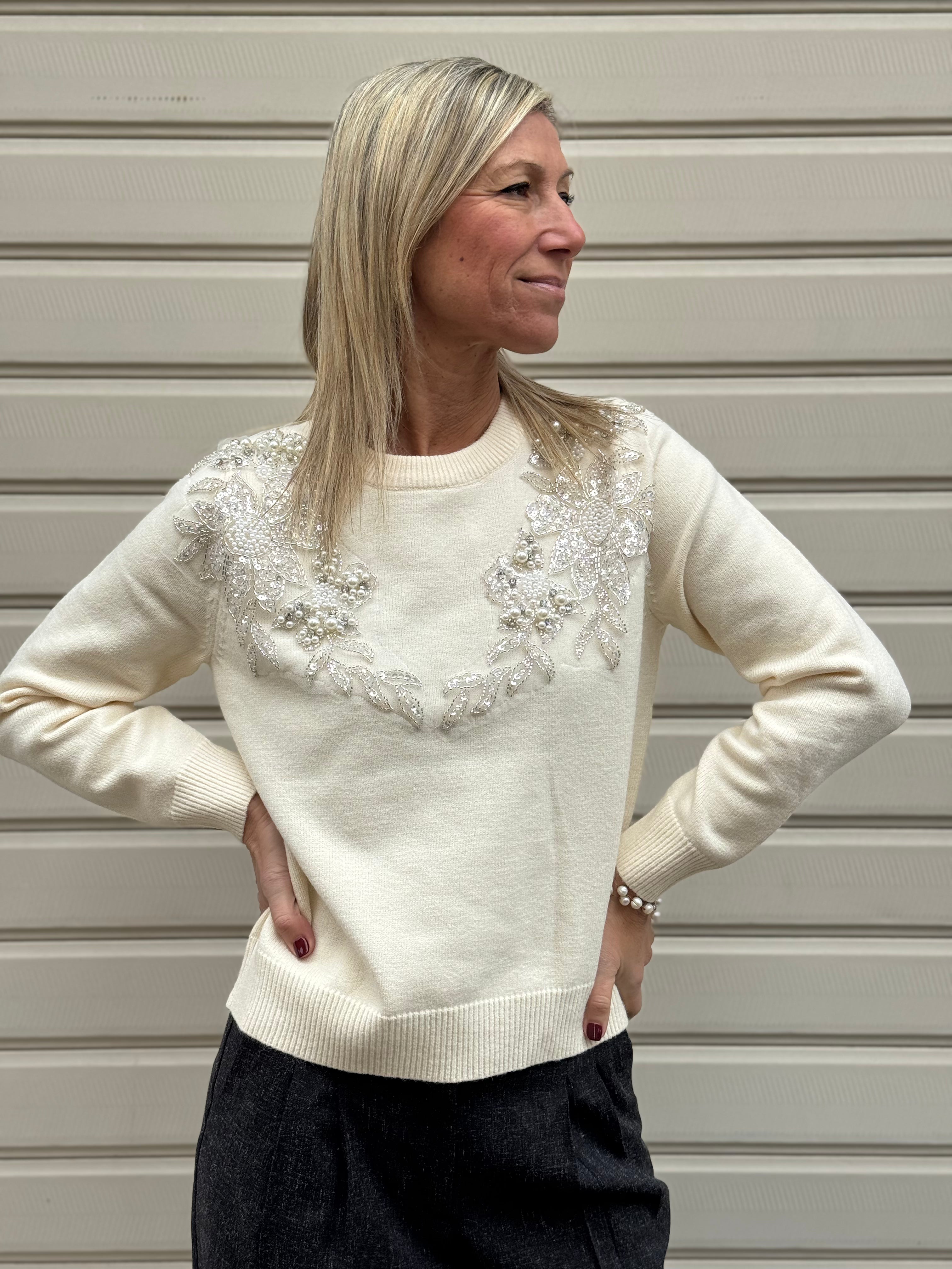 Maglia girocollo perle artigli