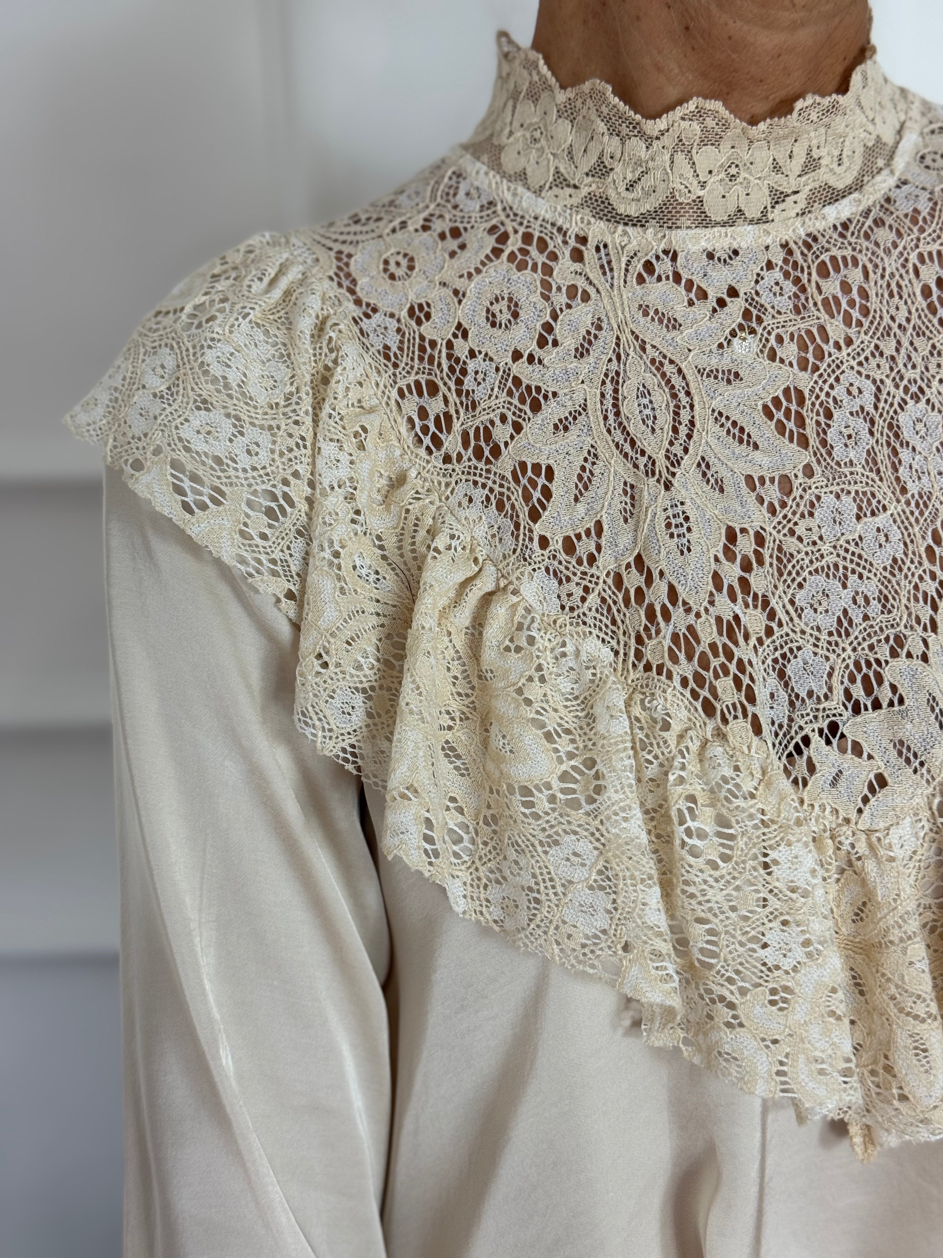 Blusa volant raso pizzo mimì