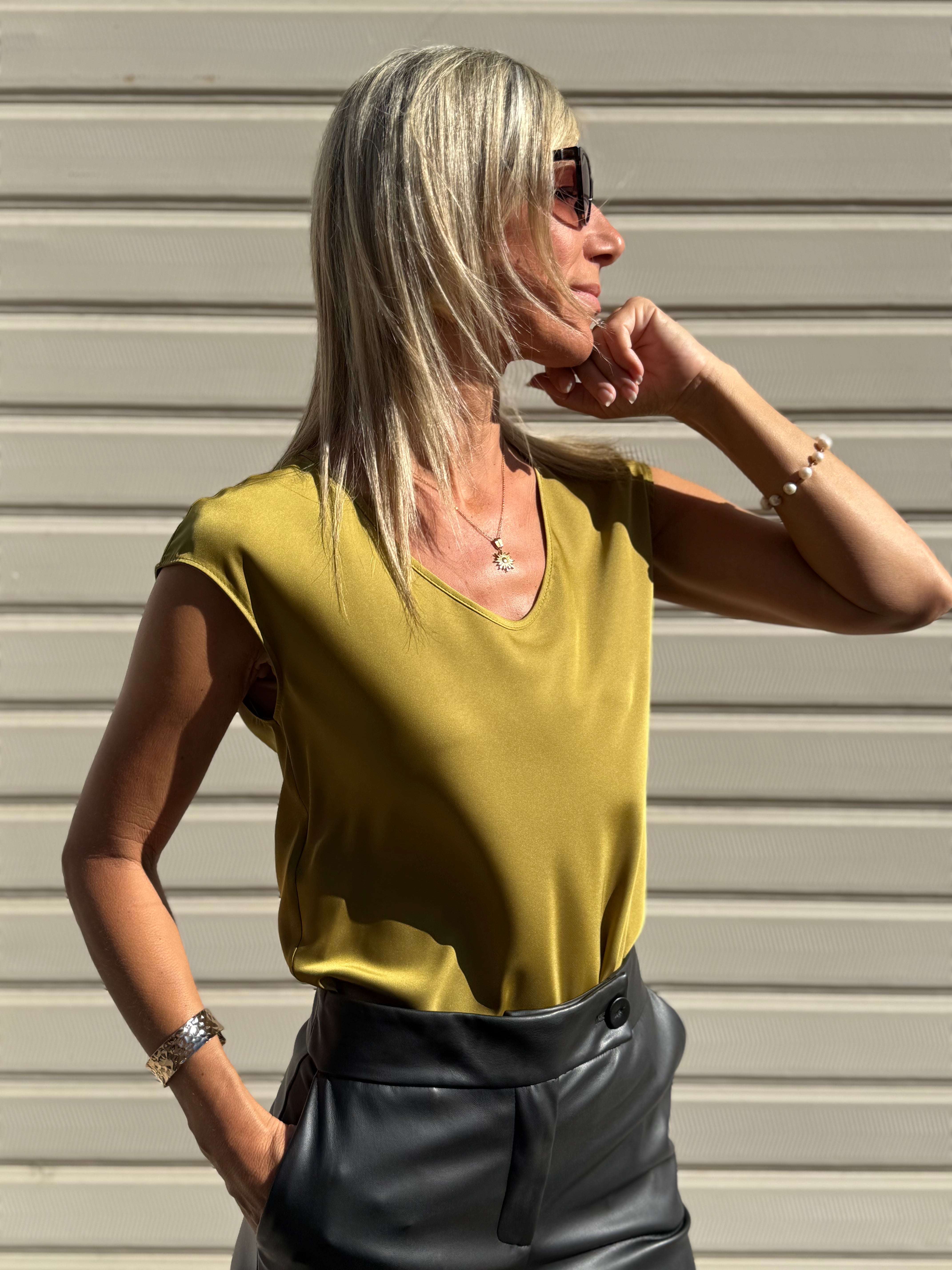 Blusa scollo v raso