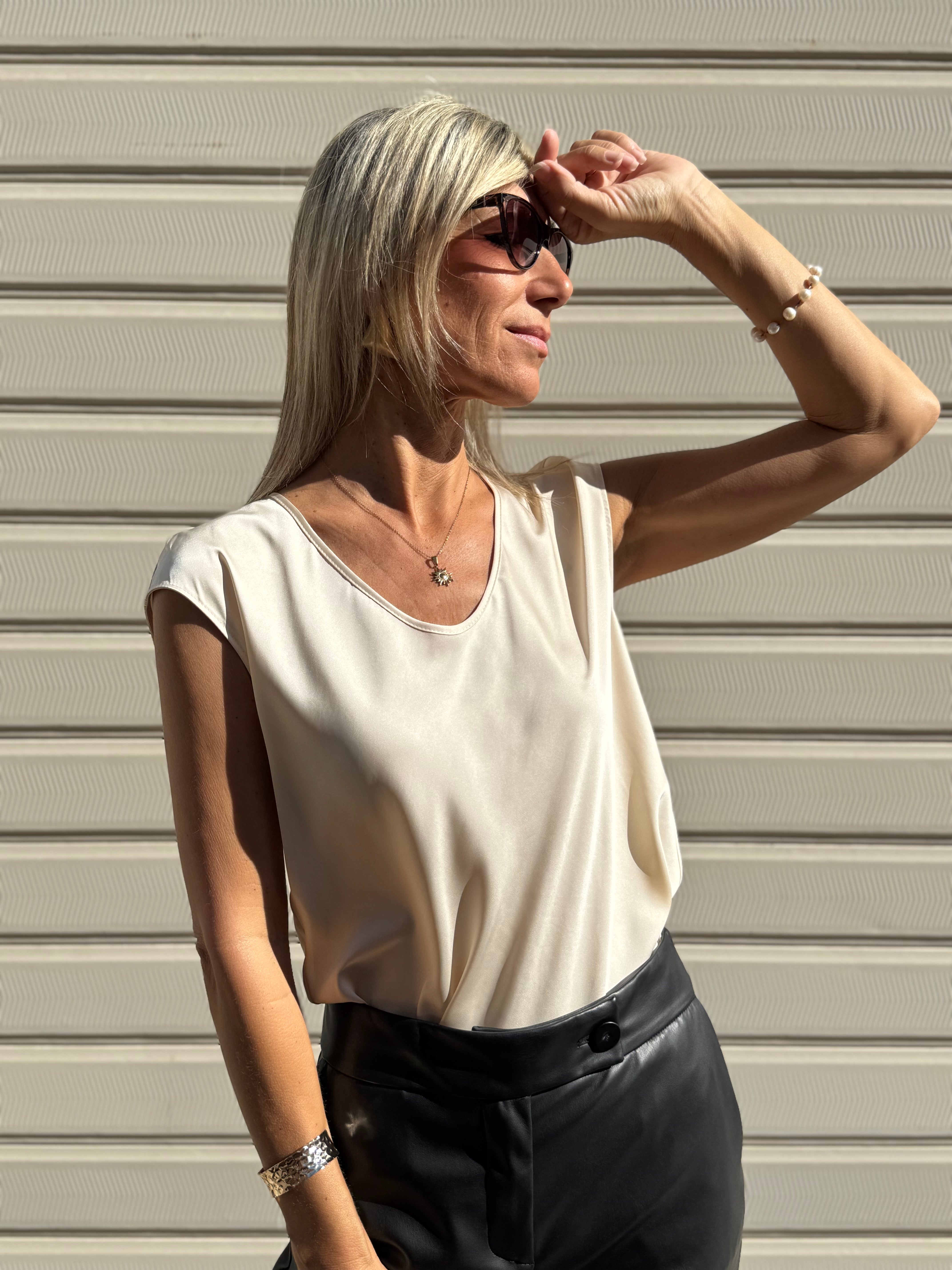 Blusa scollo v raso