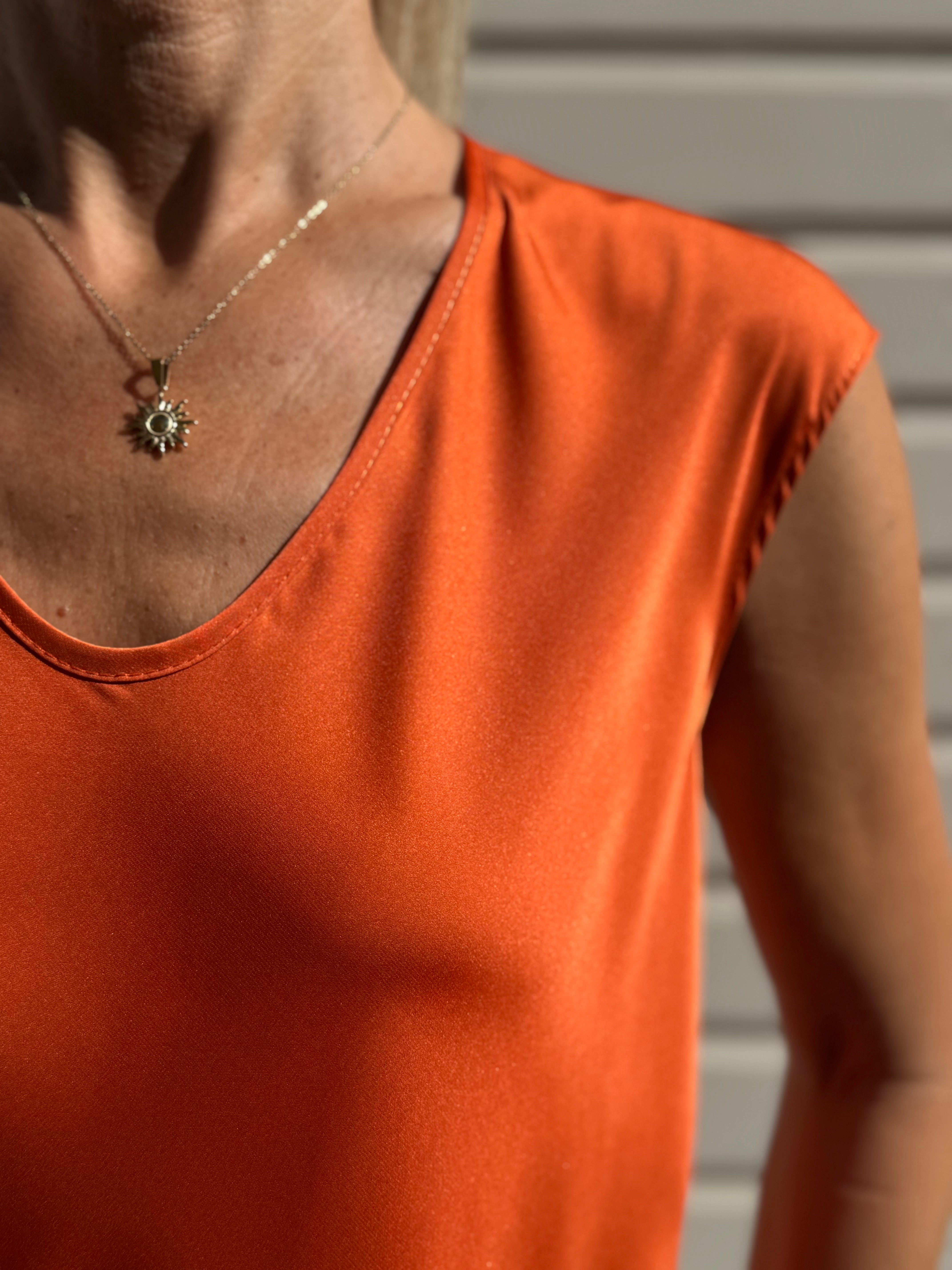 Blusa scollo v raso