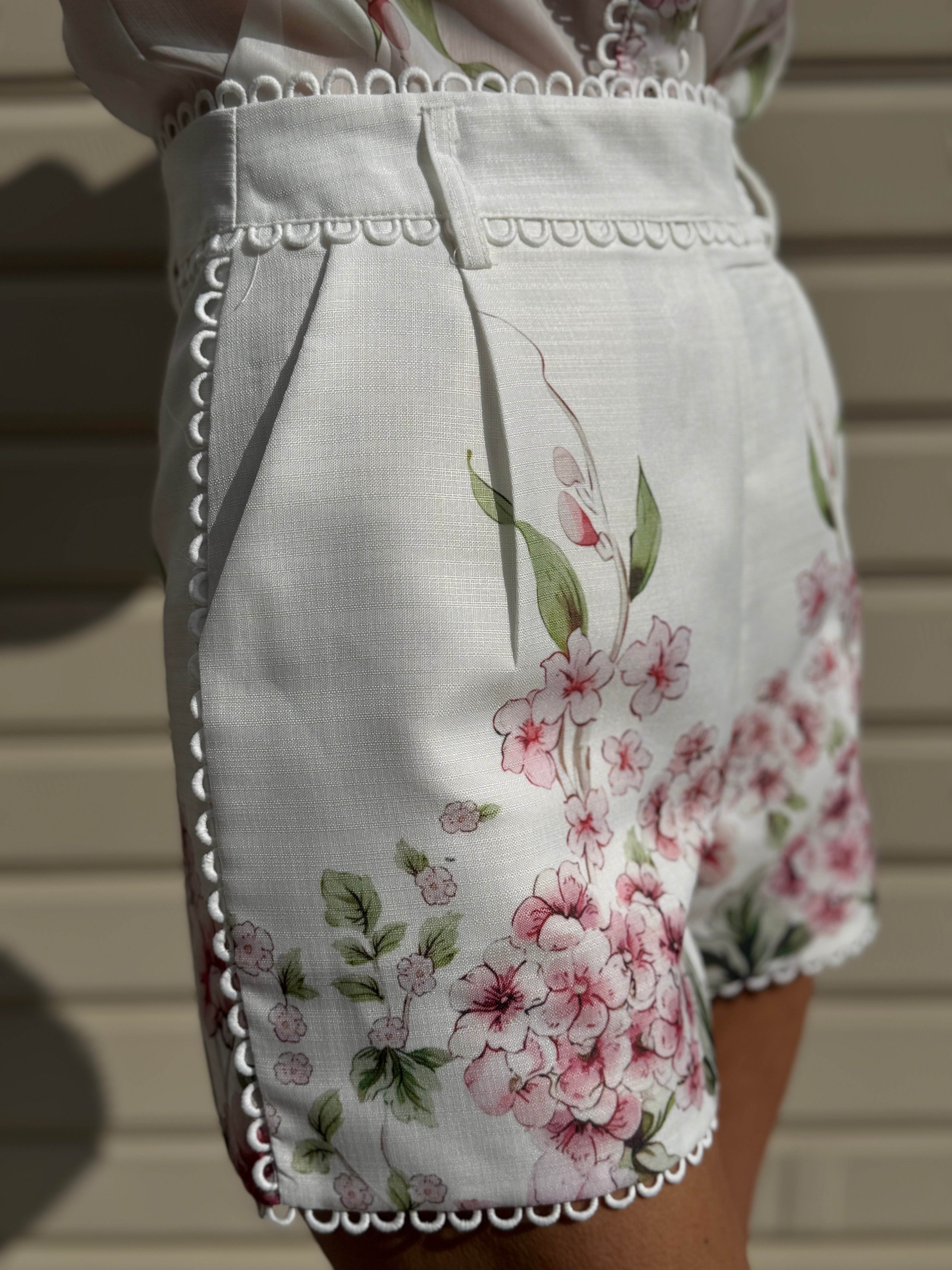 Shorts fiori di pesco artigli